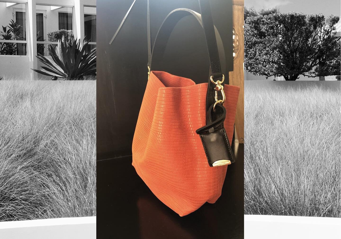 Lezard S - Lezard, Calf embossed - Coral
.
.
.
#summer2020🌴 #stbarth #timeless #pieces #madeinfrance