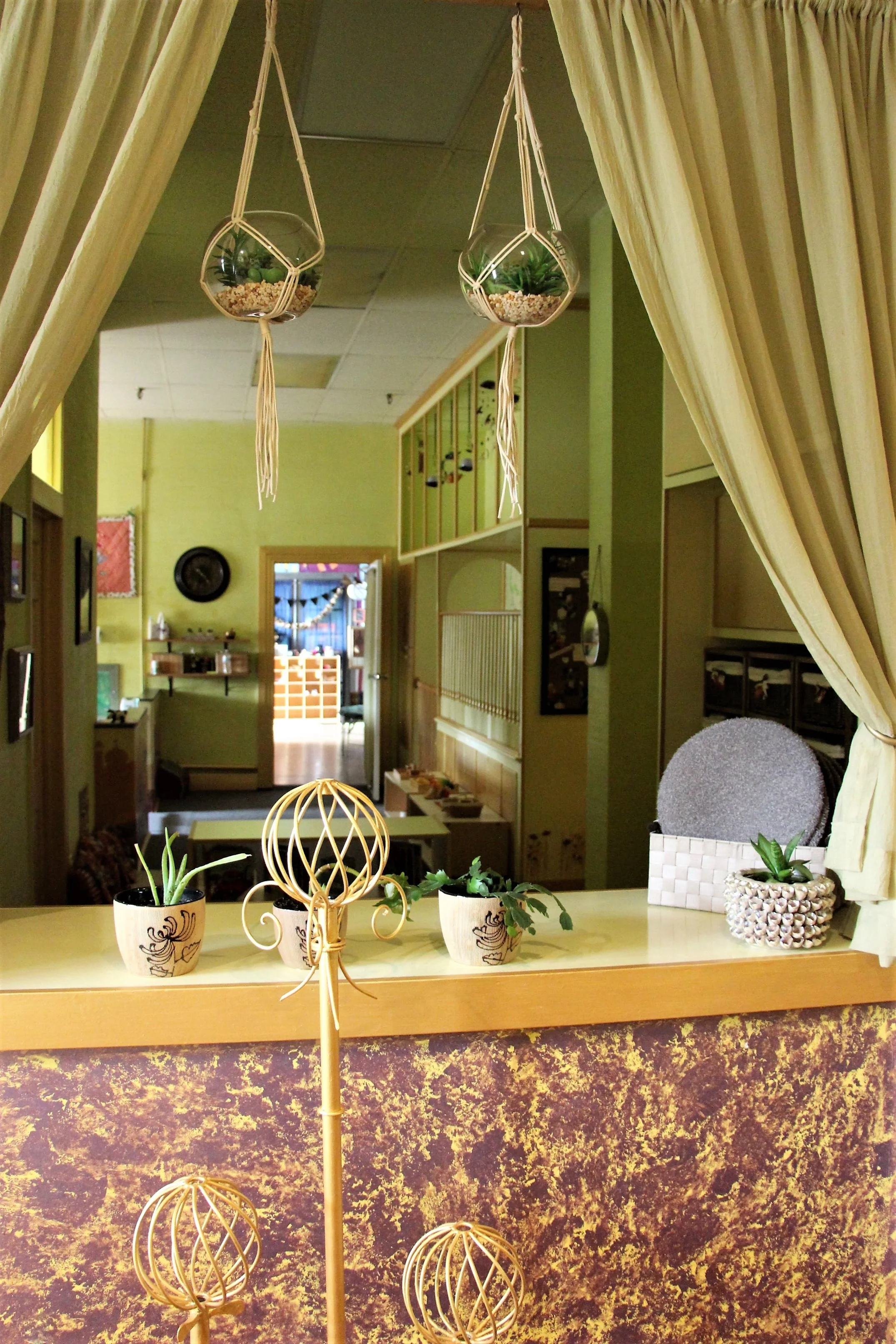   Facing the toddler studio  