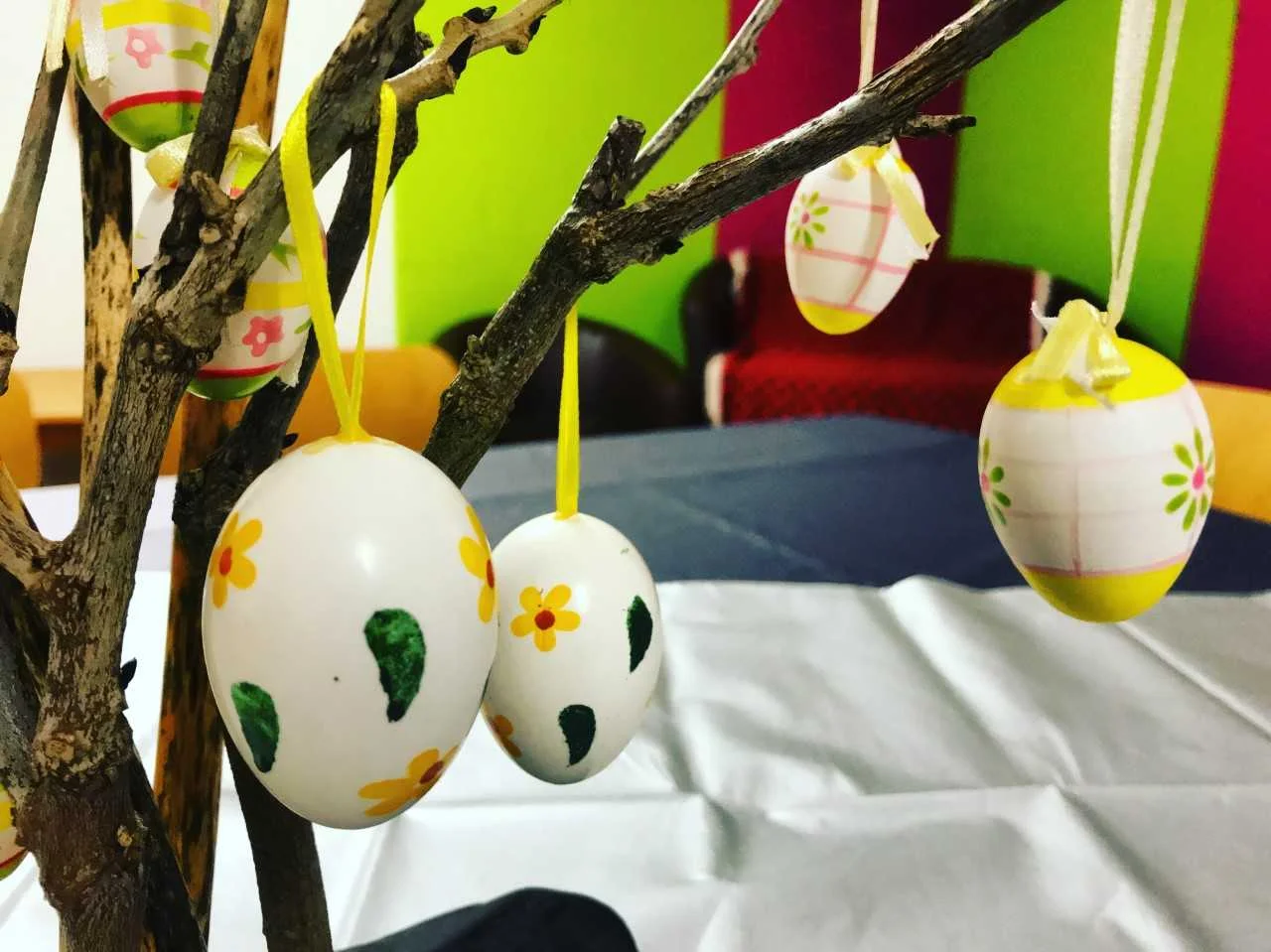 easter table 2.jpg