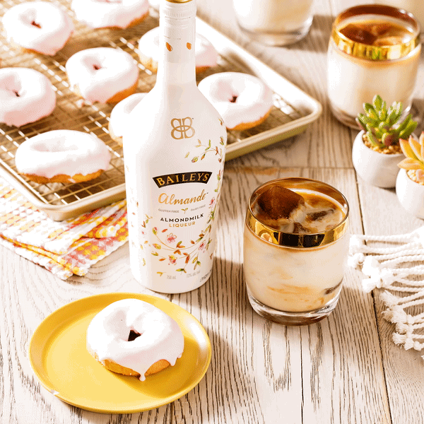 JAS-ALMANDE-DOUGHNUTS-GIF.gif