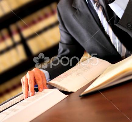 024959550-lawyer.jpg