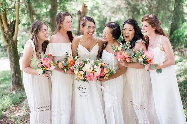 on especially grey winter days it helps to look at bright summer florals of weddings past. Or is it just me? 🌞 🌸🍃🍊🌼💫