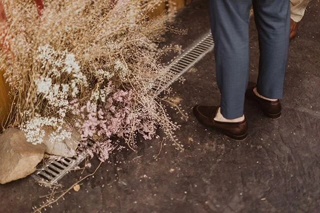 speaking of last year, it happens to be the anniversary of one of my favorite weddings ever. 💫 📷 @kaleyfromkansas