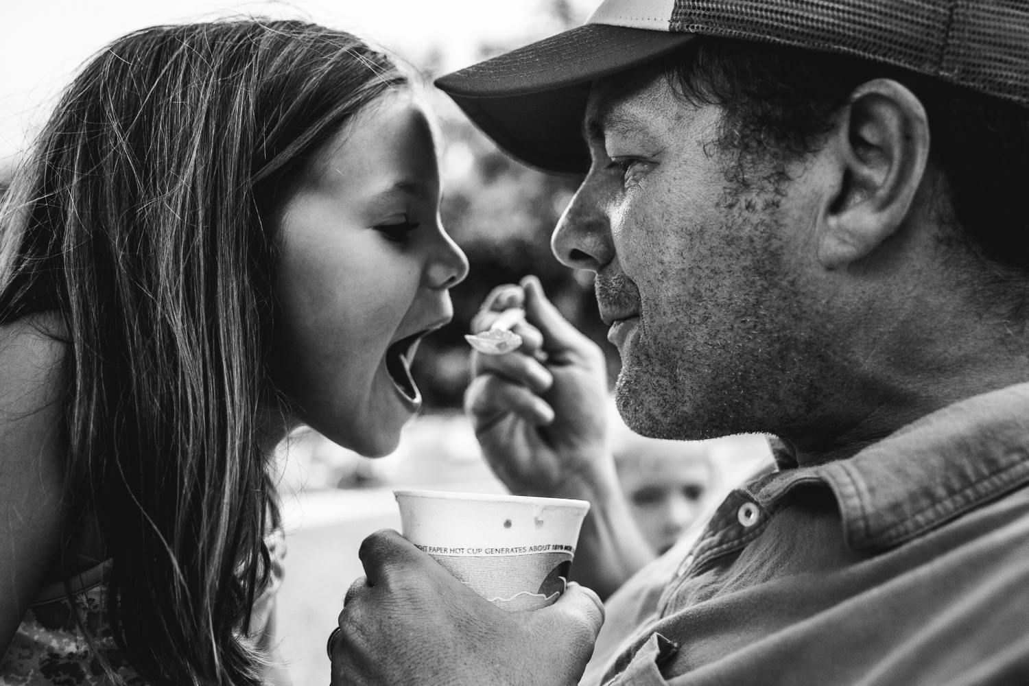 r_wyatt_father_daughter_sharing_a_snowball-2.jpg