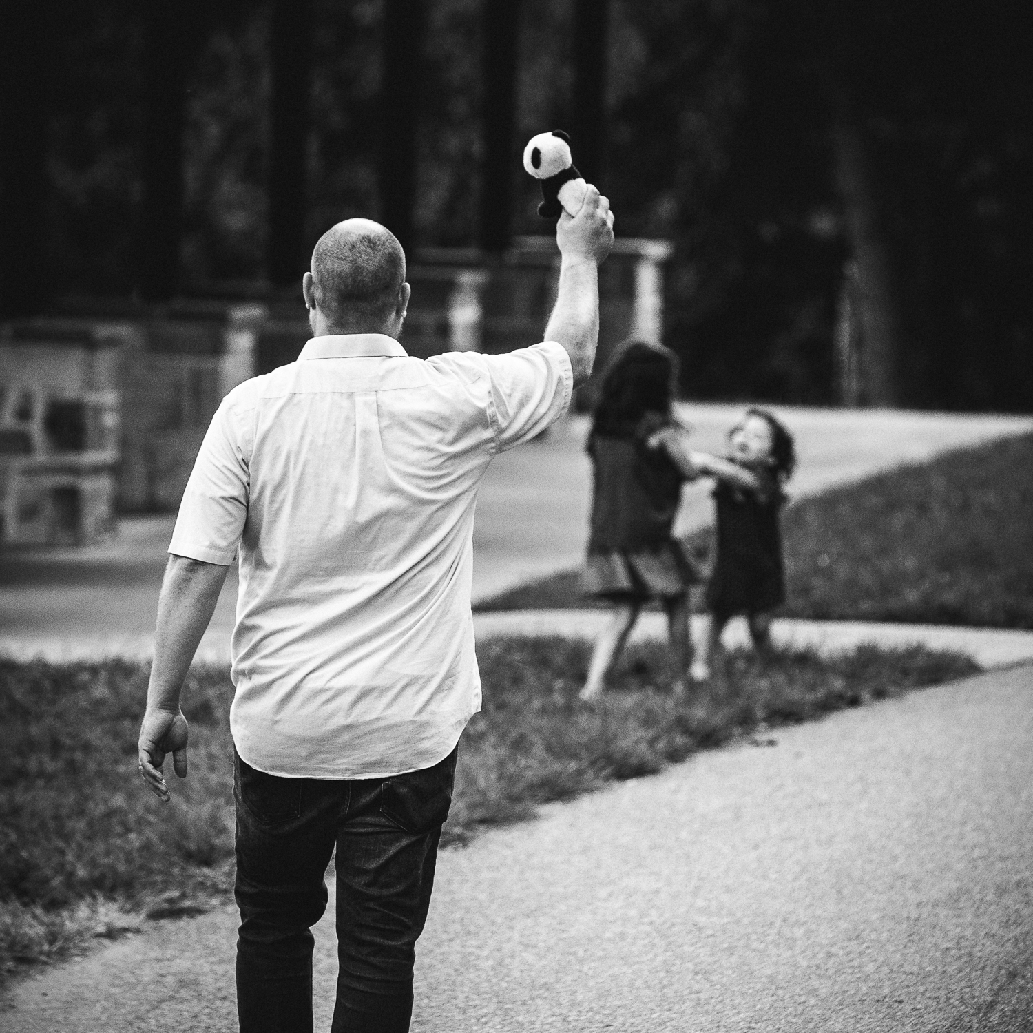 baltimore family with two girls at local park -22.jpg