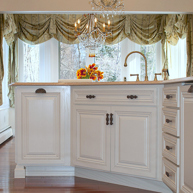 What Hardware Goes With White Cabinets, What Hardware Looks Good On White Cabinets