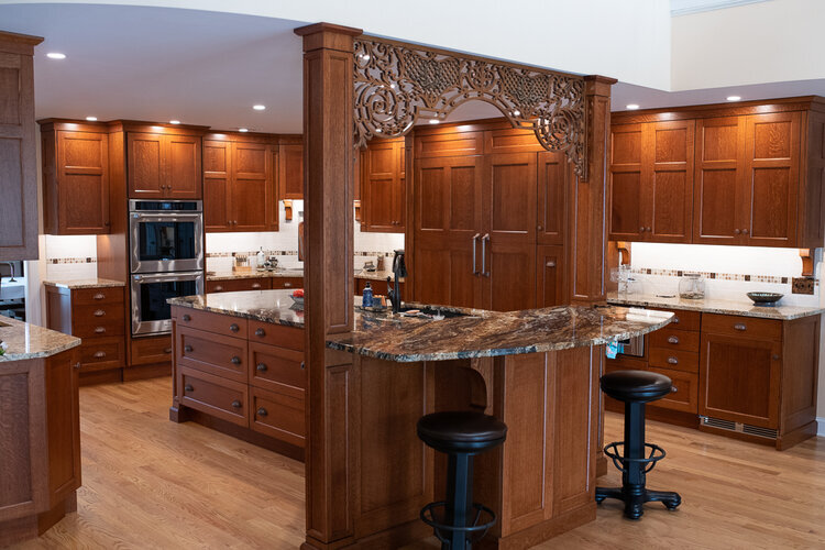 1+Quarter+sawn+red+oak+custom+cabinets+with+striking+magma+granite+island.jpg