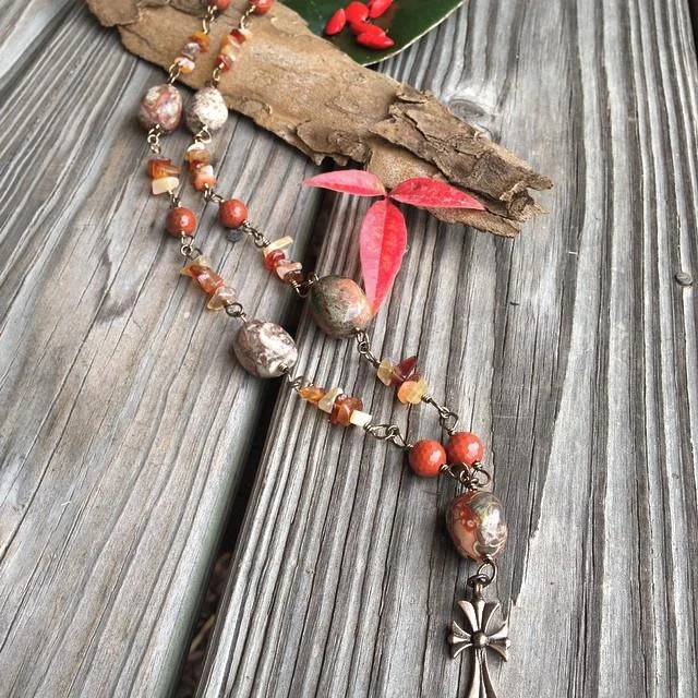 Autumn color hand linked short necklace.jpg
