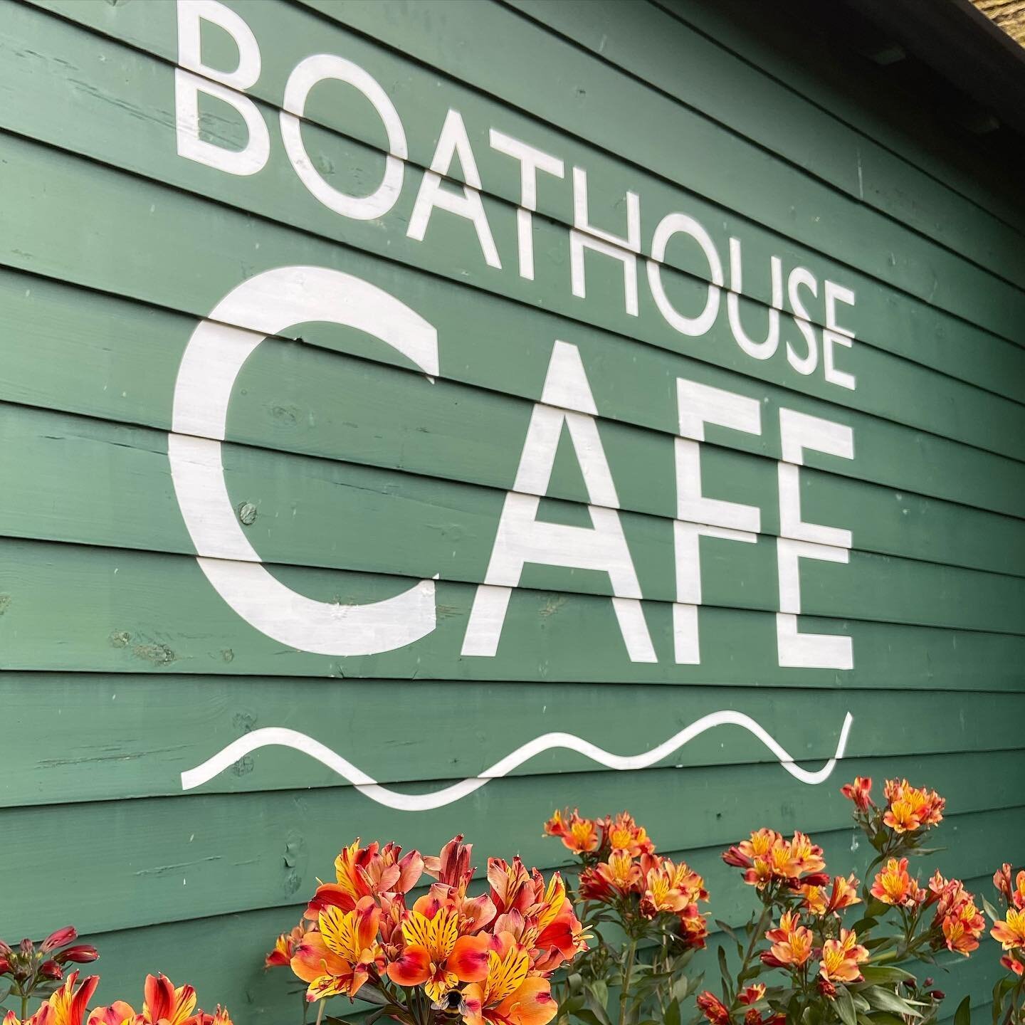 With social distancing signage and queue barriers in place from @chalkandcheesedesign , the Boathouse cafe has reopened to give park lovers some delightful treats in this beautiful weather. 🌞 🍦 ☕️🥤(We hand painted the sign too!) 🎨