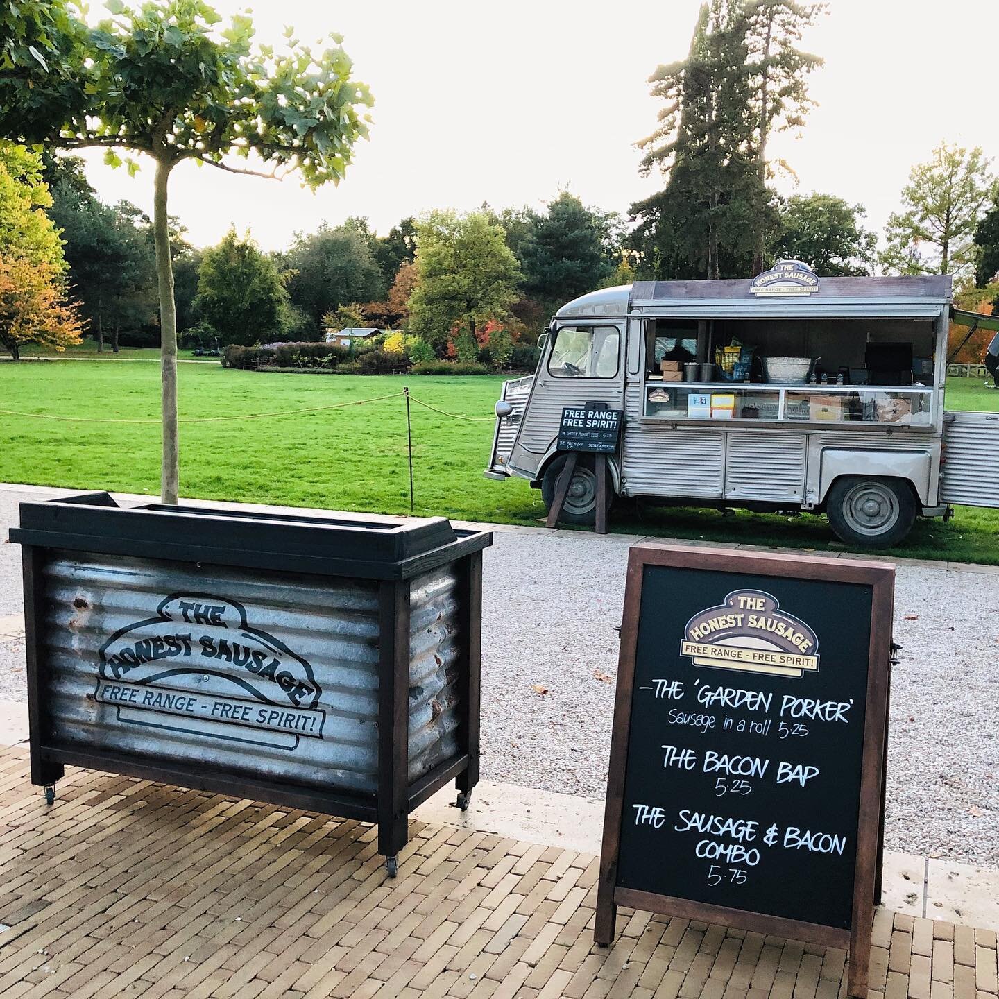 The Honest Sausage returns to RHS Wisley in it&rsquo;s former glory! Makeover by team Chalk &amp; Cheese.