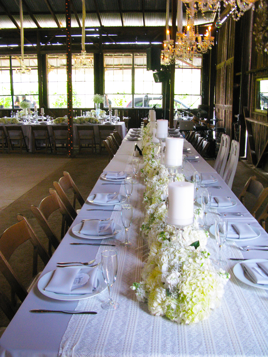 TablesetupBBQwedding.jpg