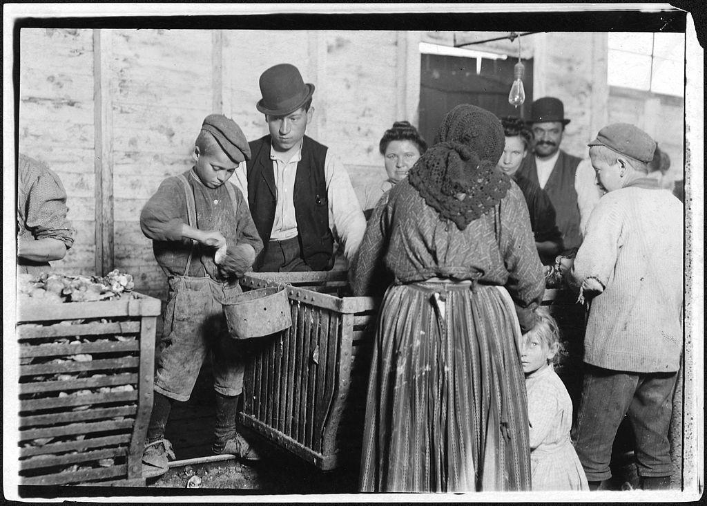 Lewis_Hine_National_Archives_and_Records_Administration.jpg