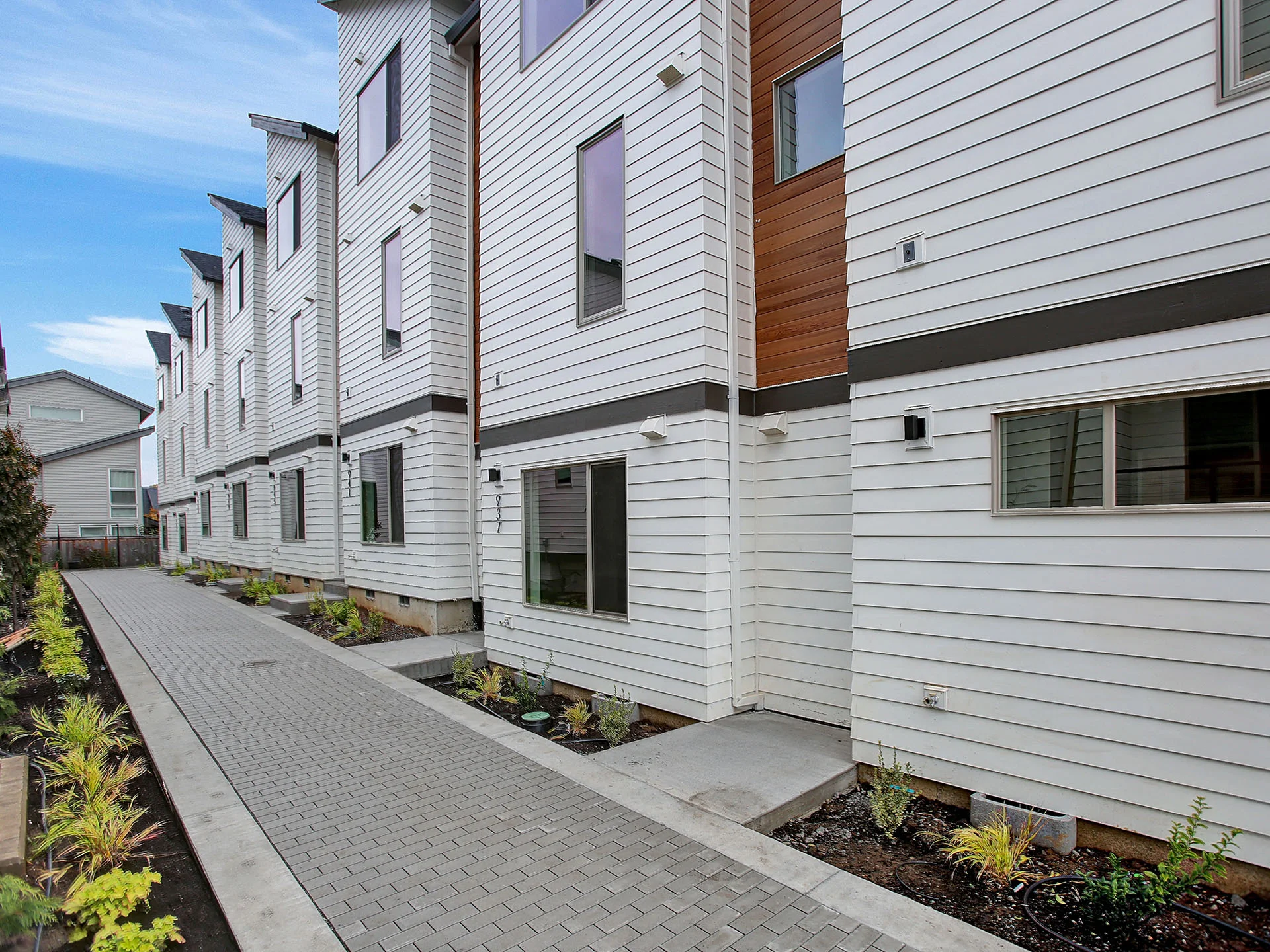 933 N Skidmore St - Portland- 05.jpg