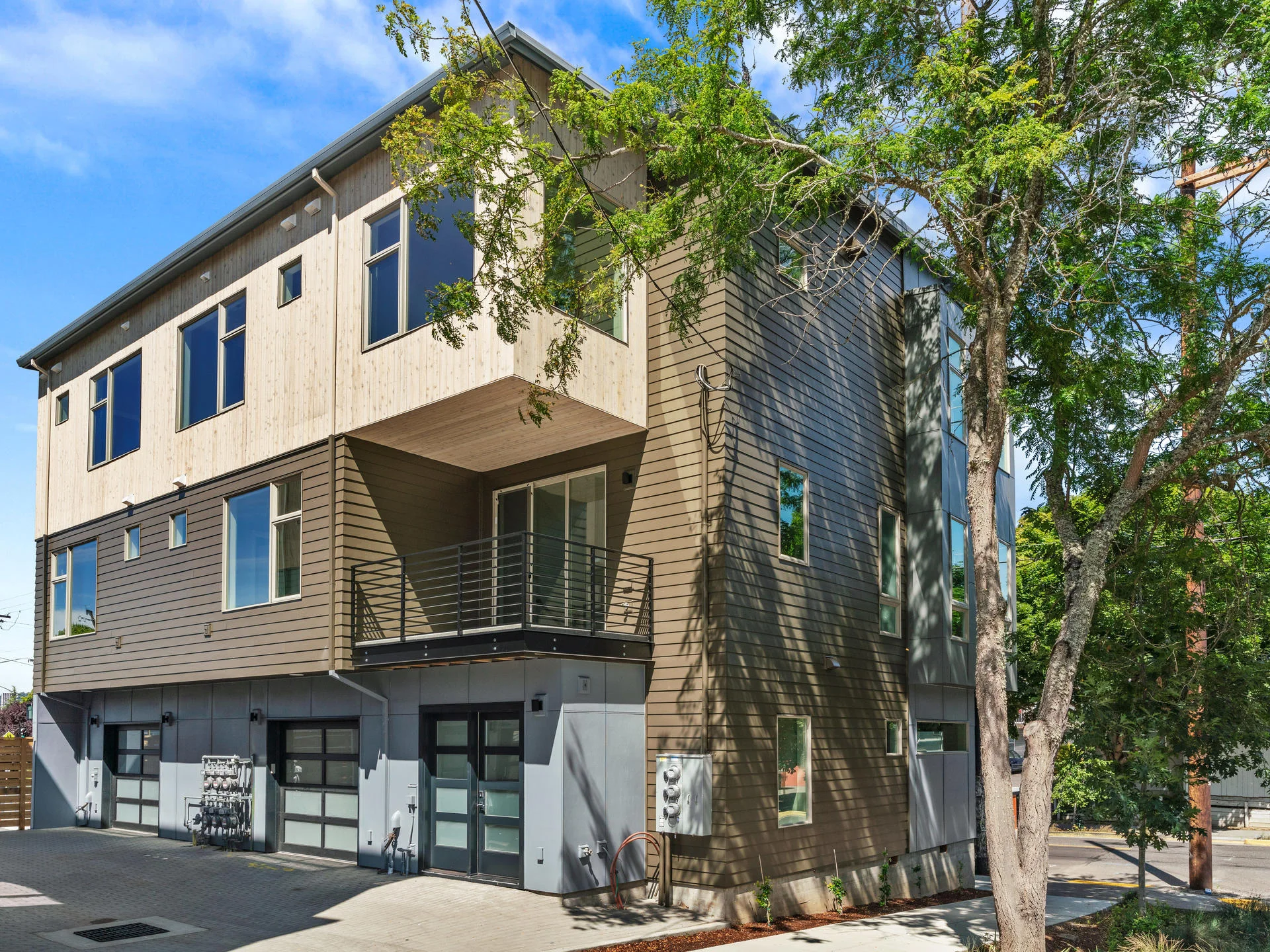 2911 SE Division St Portland-004-049-Outside of Building-MLS_Size.jpg