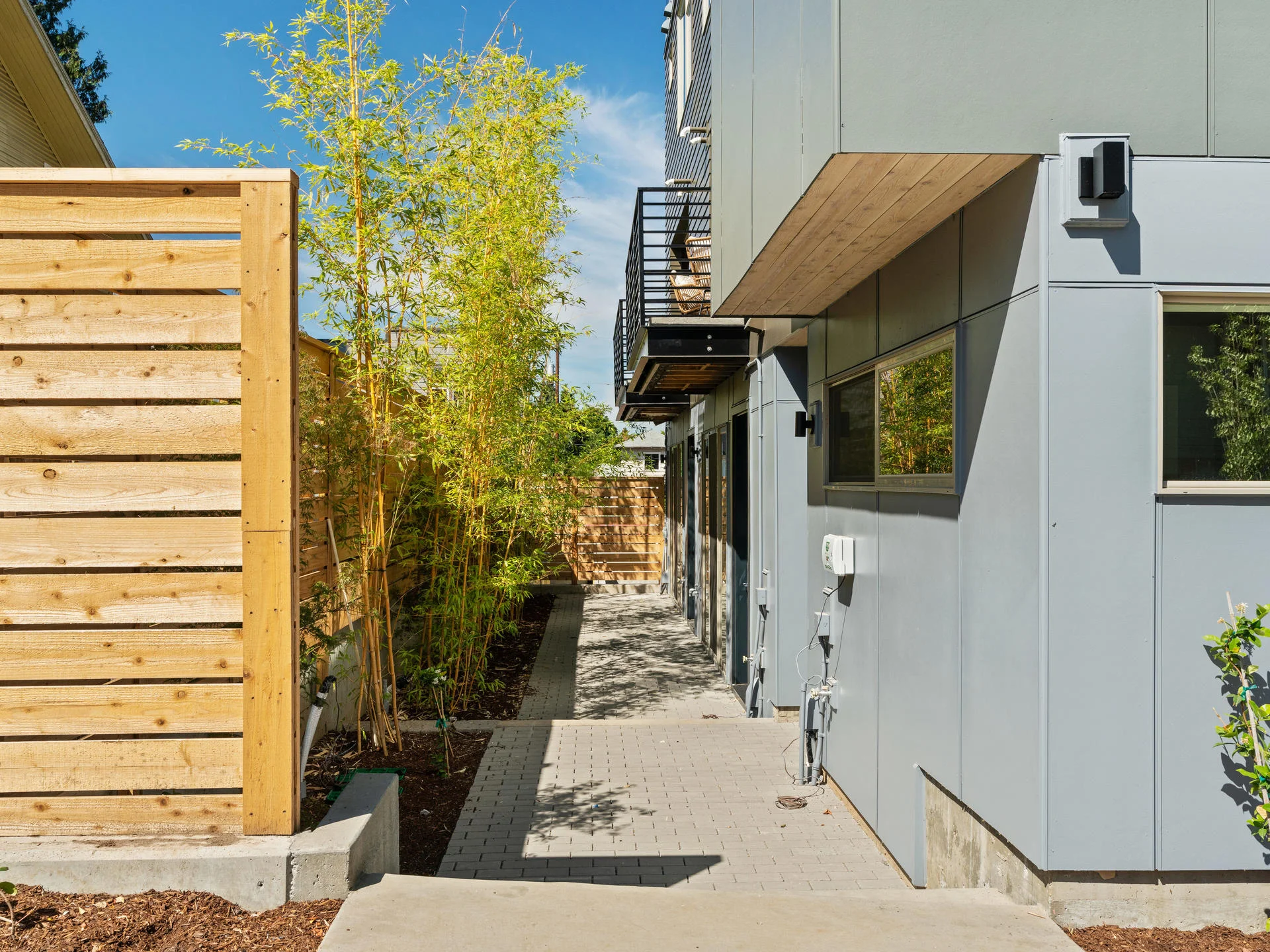 2911 SE Division St Portland-040-038-Patio-MLS_Size.jpg