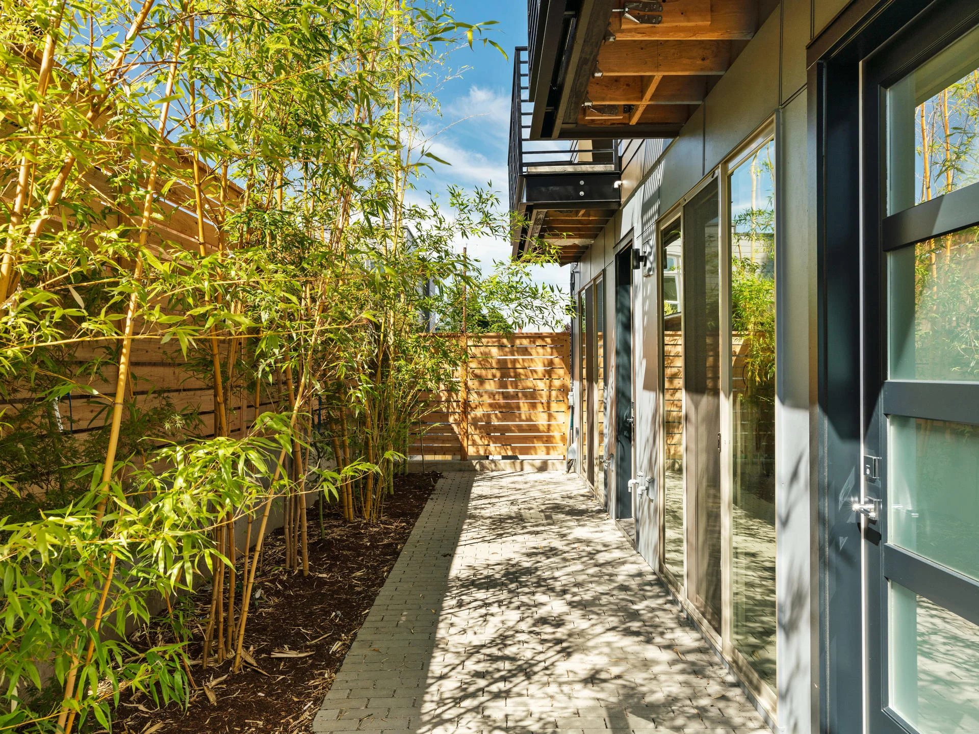 2911 SE Division St Portland-039-037-Patio-MLS_Size.jpg