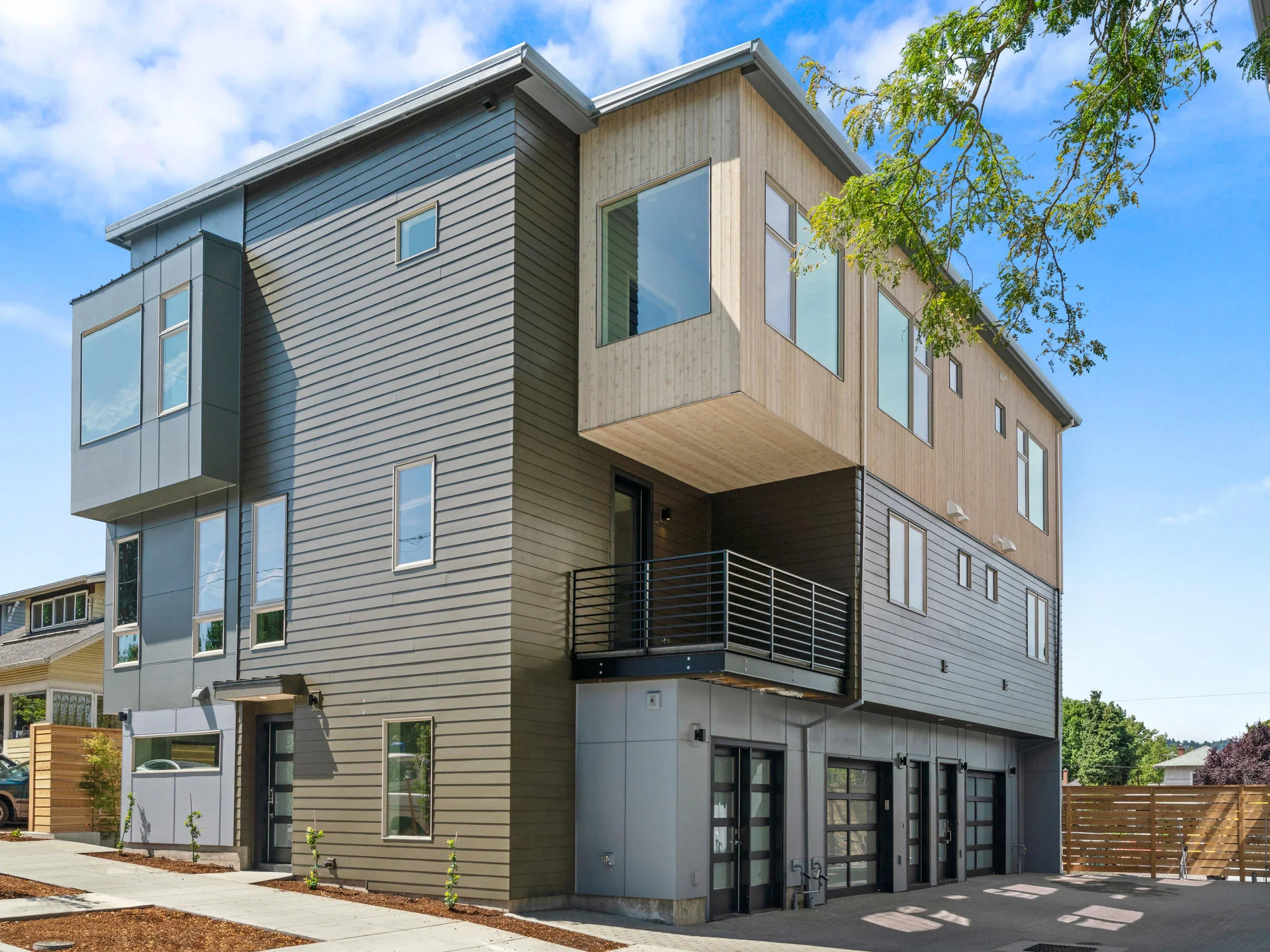 2911 SE Division St Portland-001-050-Front of Building-MLS_Size.jpg