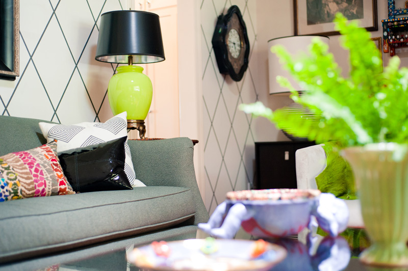 wallpaper-living-room-green-accents.jpg