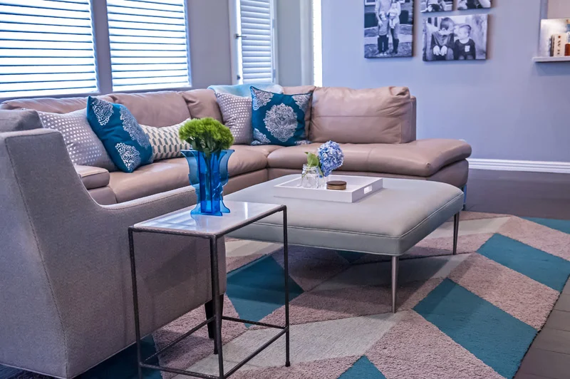 modern-family-room-leather-sectional.jpg