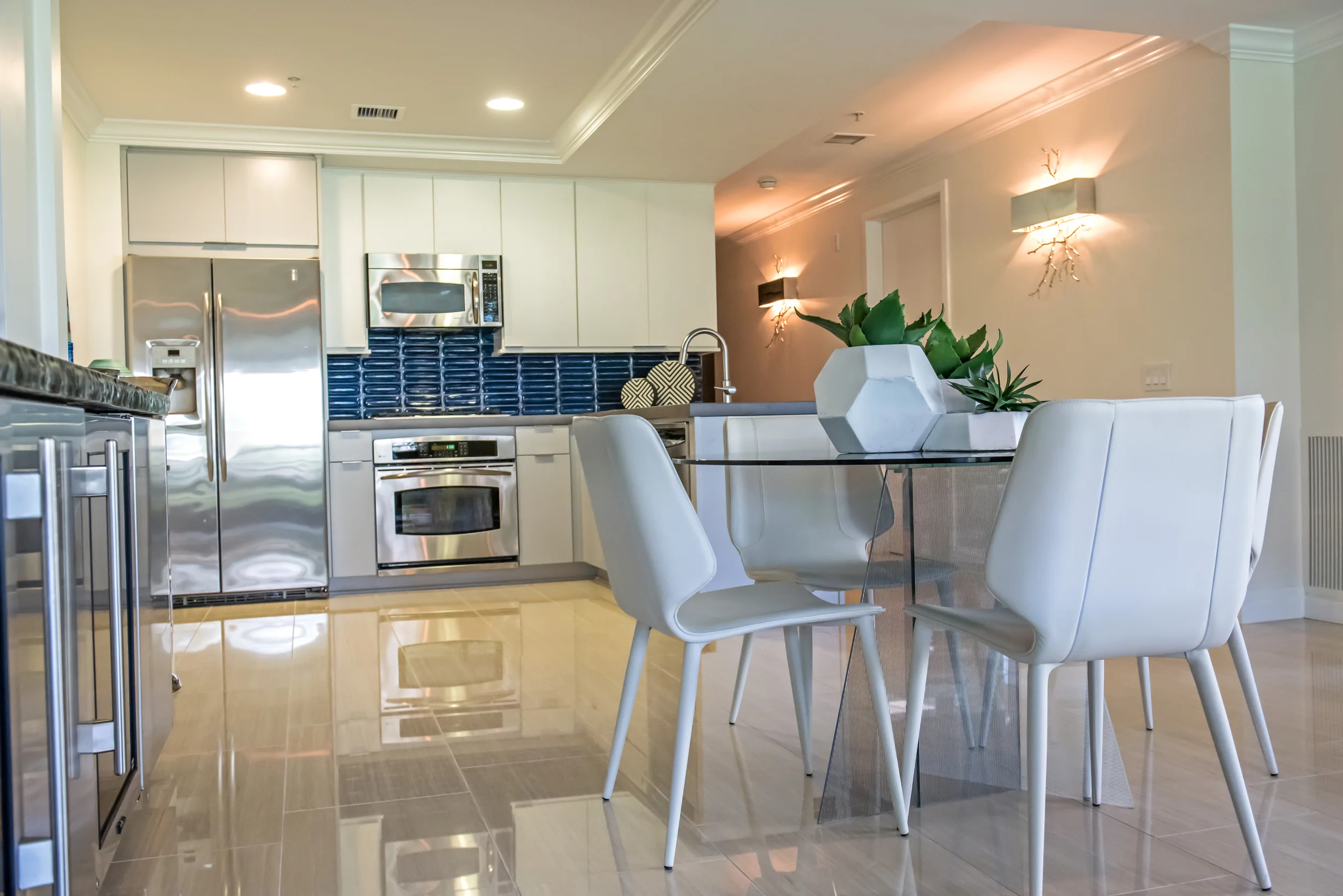 6-Modern+Dining+Glass+Leather+Scottsdale.jpg