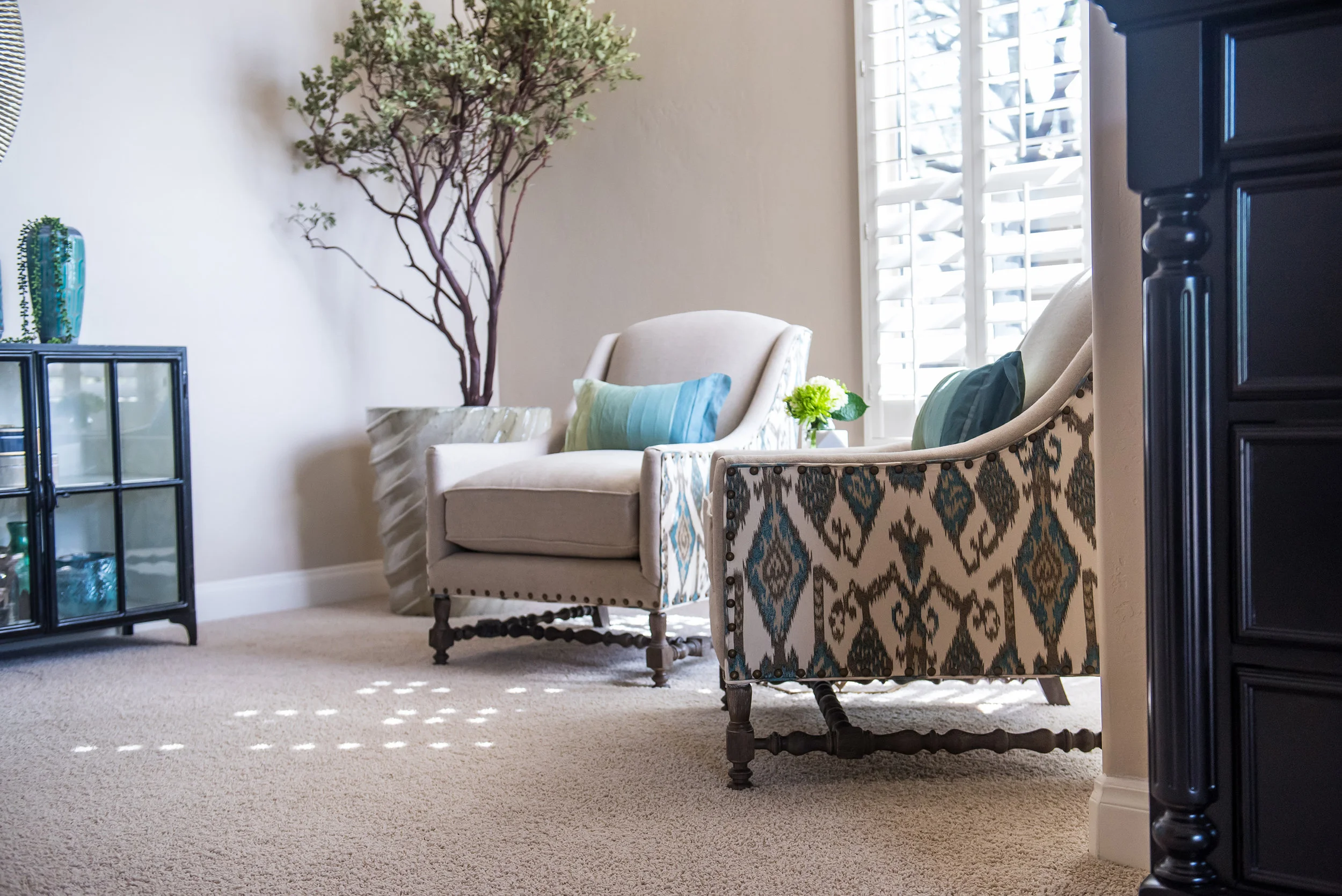 21 - Master+Blues+Modern+Accentchairs+Seating+Mirror+Metallics+Accessories.jpg