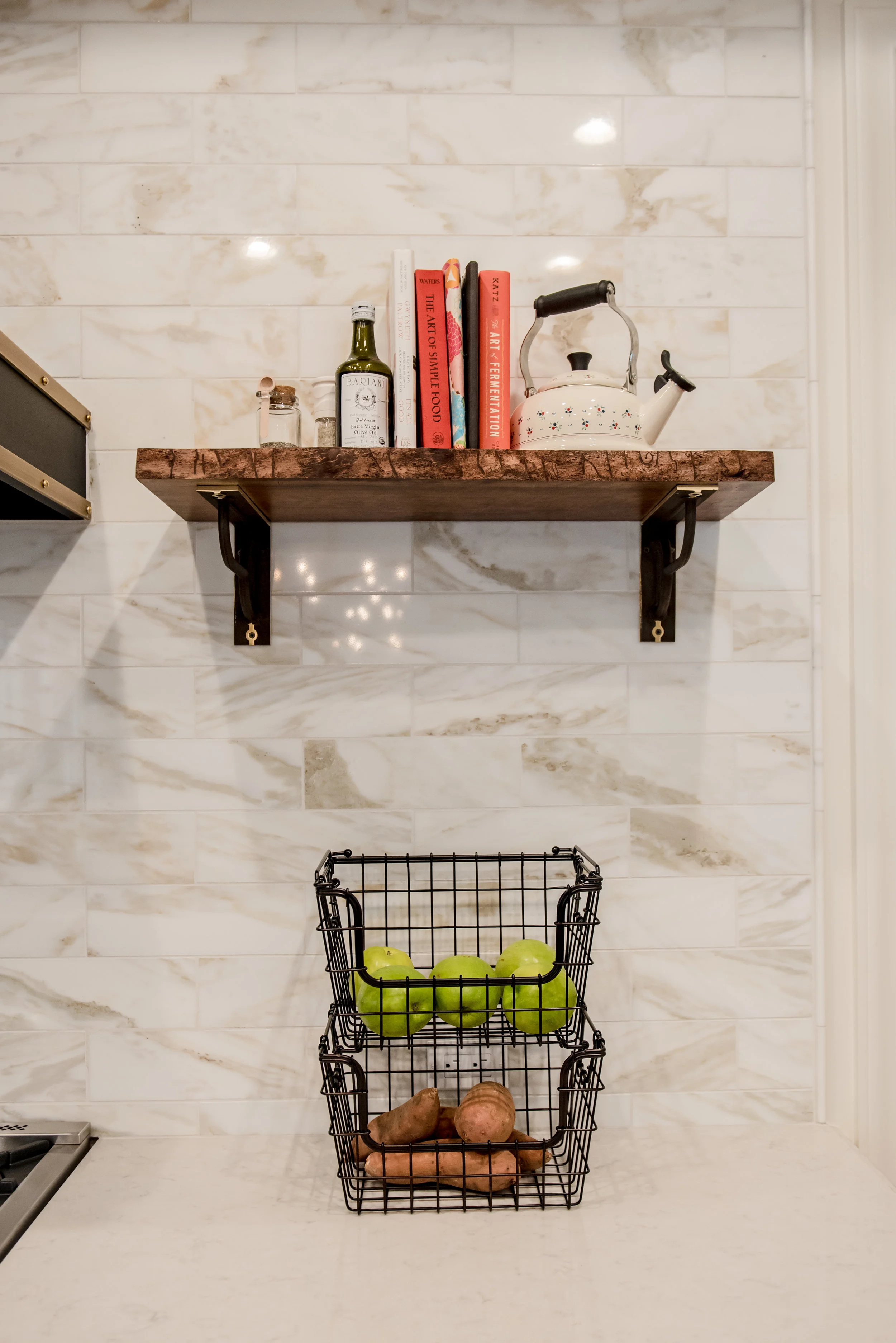 20+Kitchen++Transitional+Marble+Calacatta+Openshelves.jpg