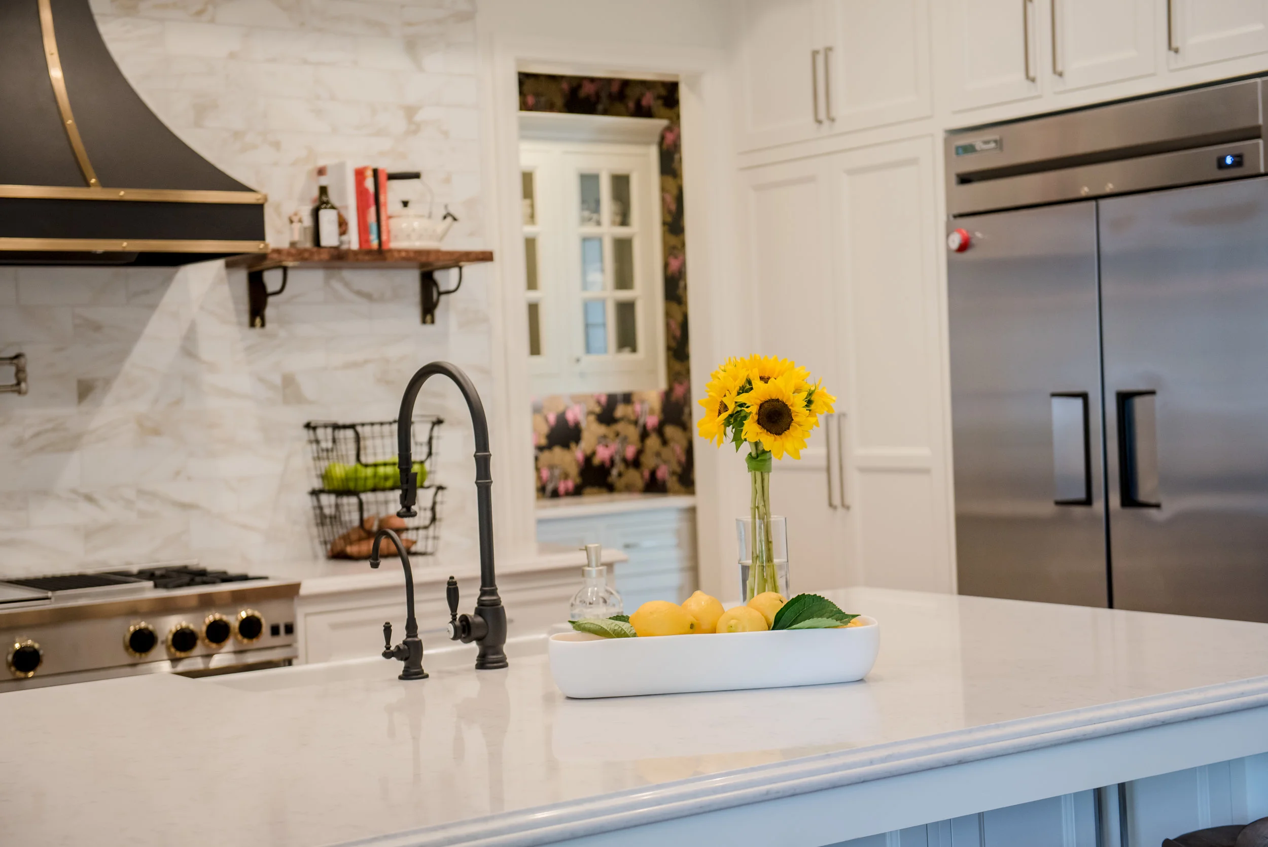 22-Kitchen+Island+Hood+Range+Openshelves+Butlers+Wallpaper.jpg