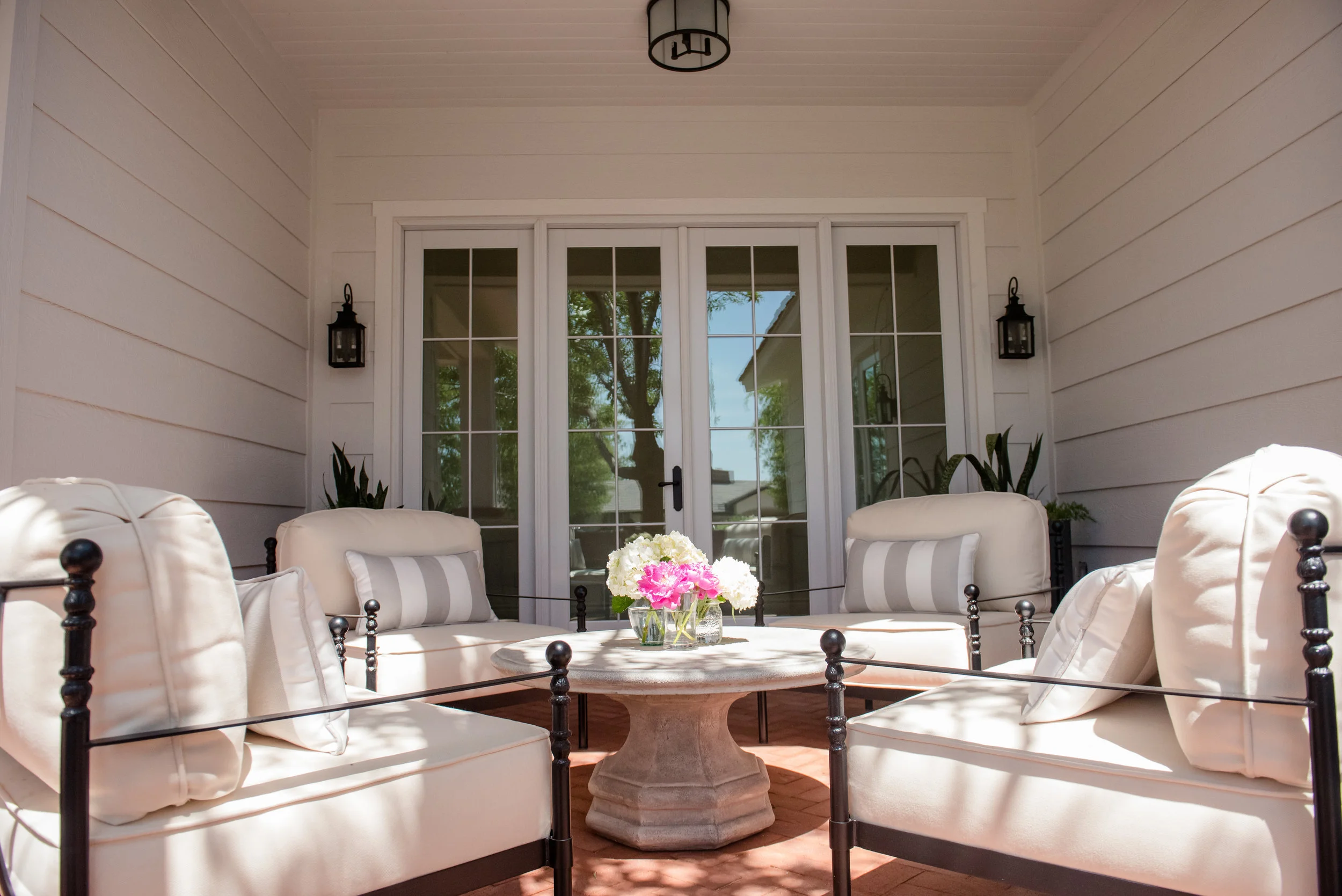76+Courtyard+Chairs+Lounge+Topiary+Blackandwhite.jpg