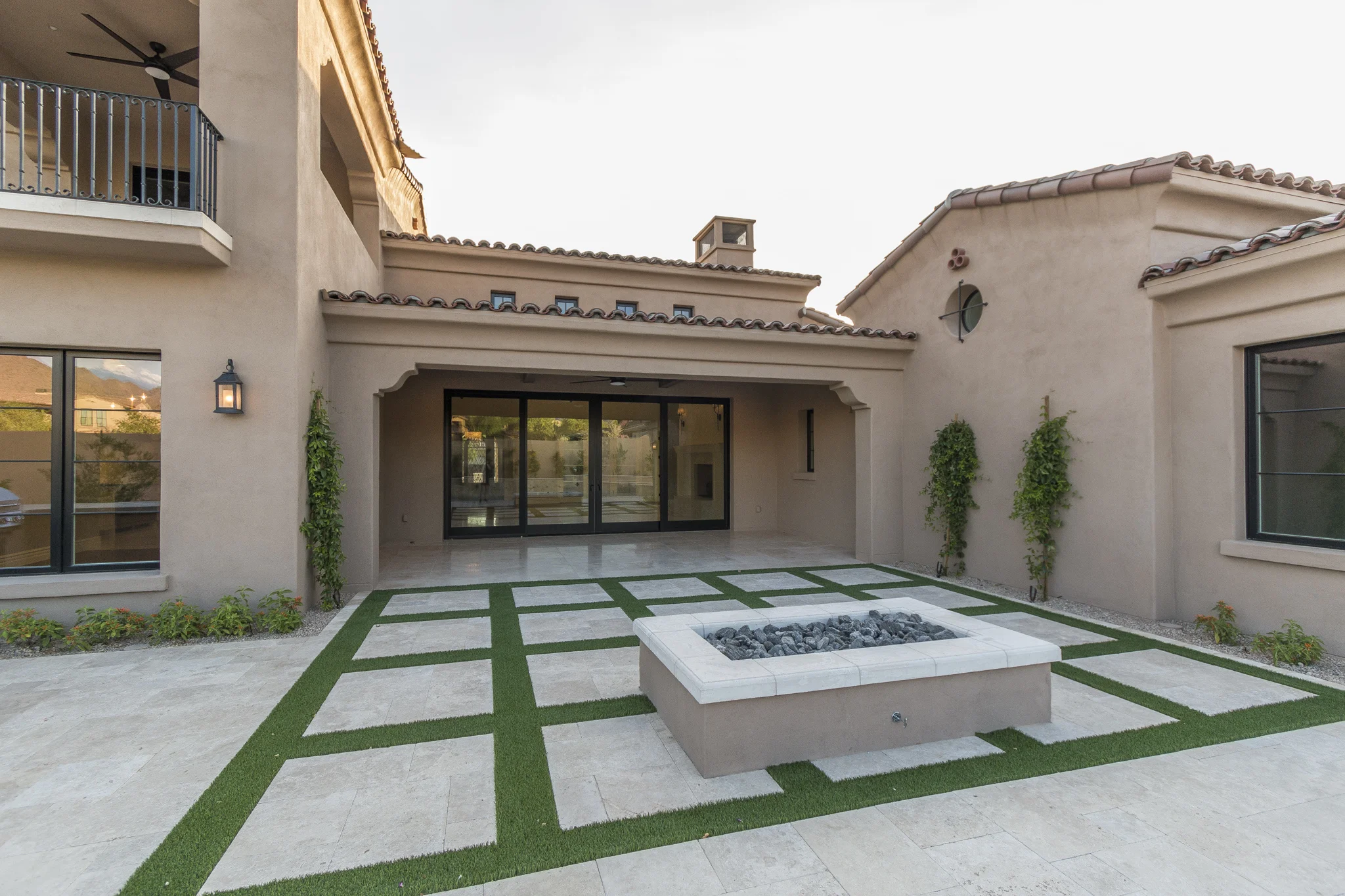 48) PATIO.jpg