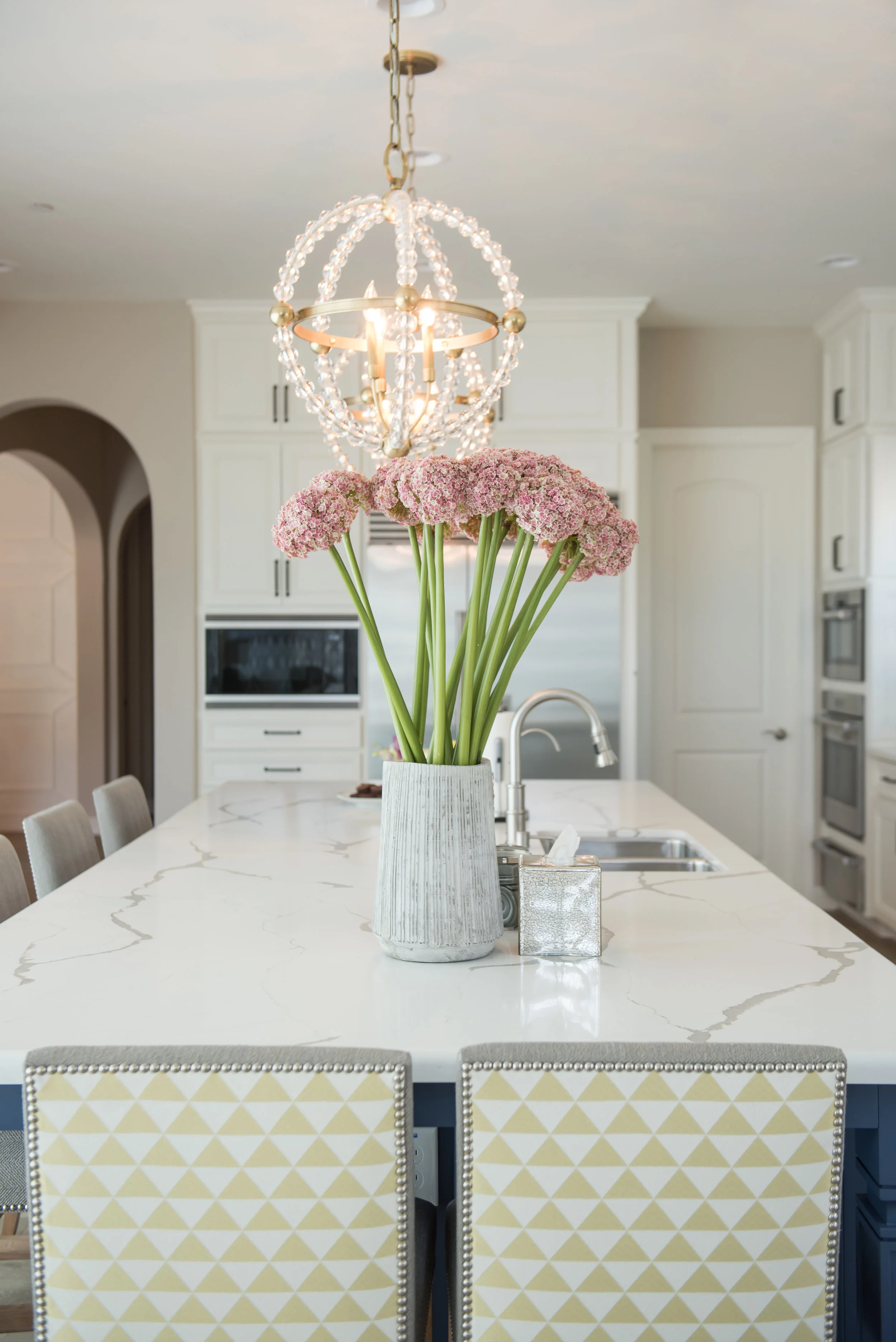 9 Brass+Chandelier+Transitional+Kitchen+Scottsdale+Accessories+Flowers+Pink.jpg