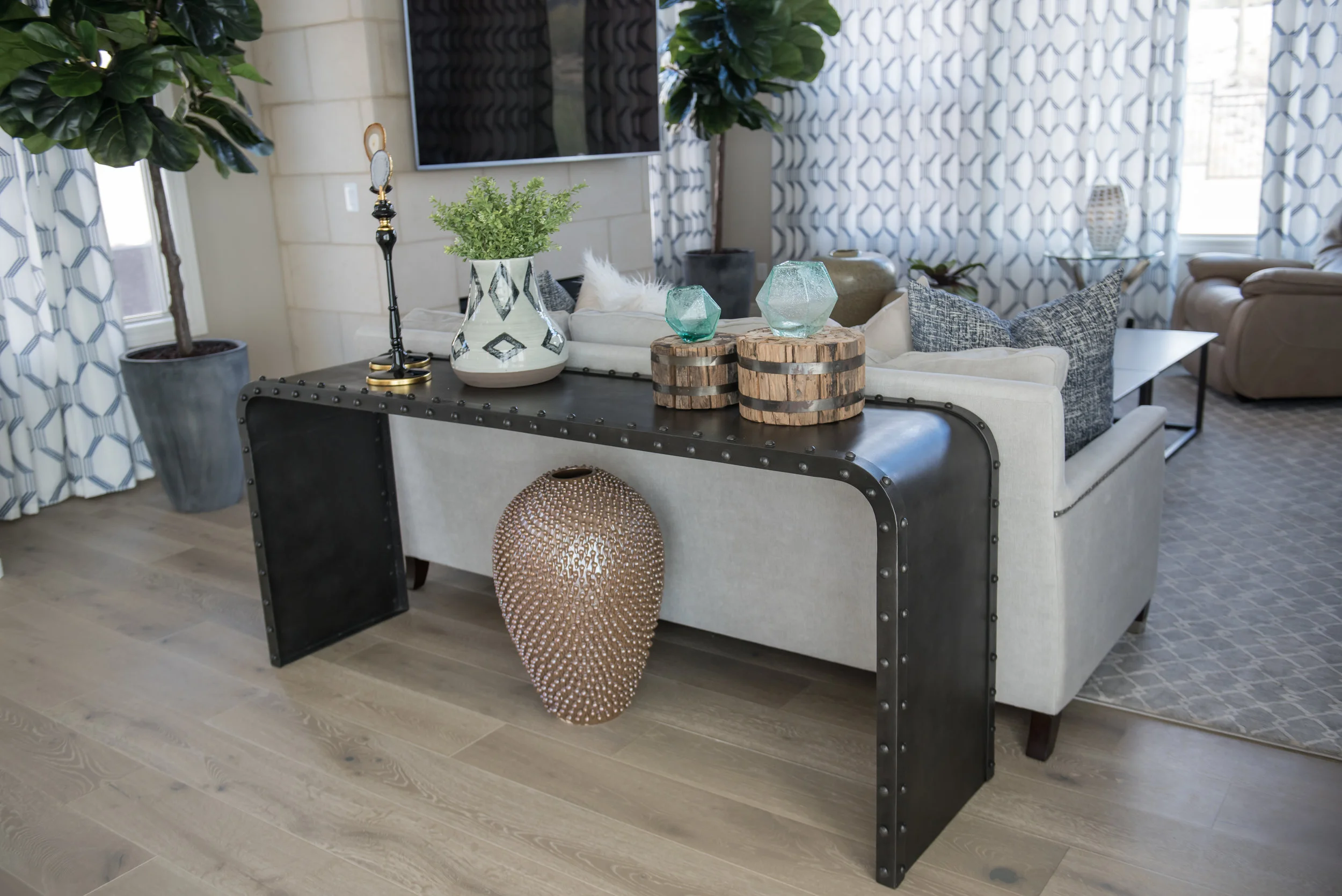 16 Greatroom+Console+Accessories+Succulent+SCottsdale+Transitional.jpg