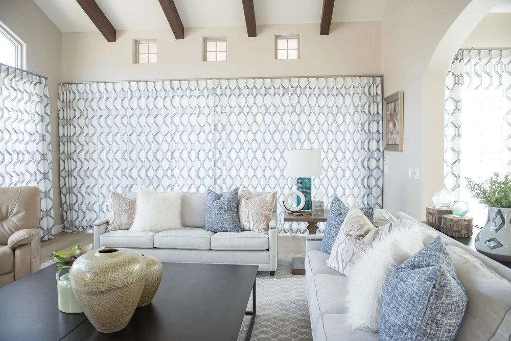 How we emphasize that look is, keeping the main pieces in the neutral colors like white, beige, etc. Having the main, big pieces like this makes it easier to go through the years and seasons without having to change the “big picture”.