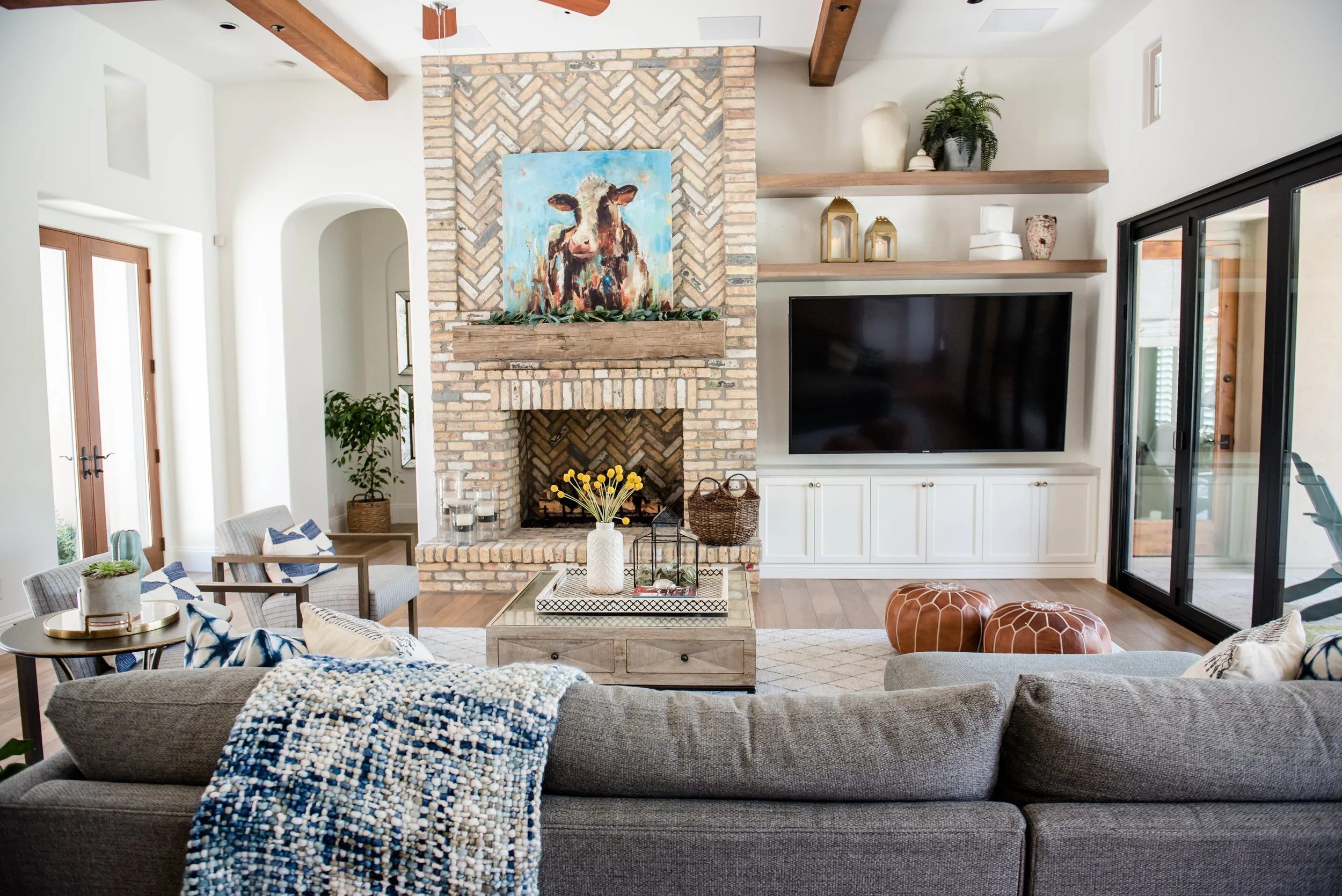 30+fireplace+brick+openshelving+familyroom+sectional+accessories.jpg