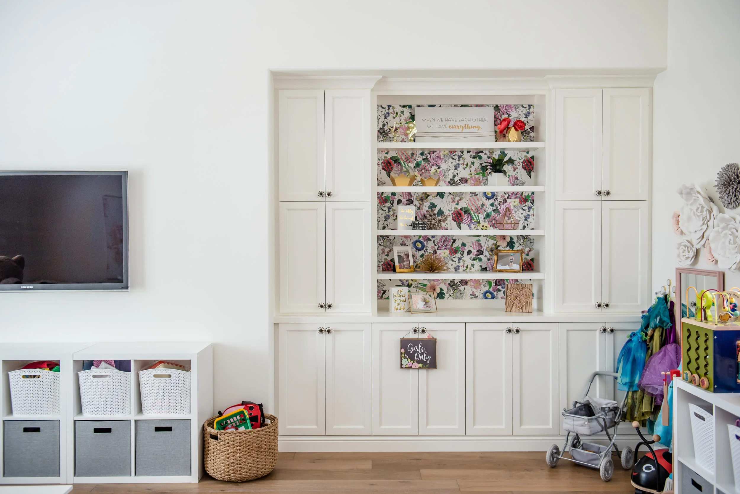 44+playroom+rug+graysectional+playroom+colorful.jpg