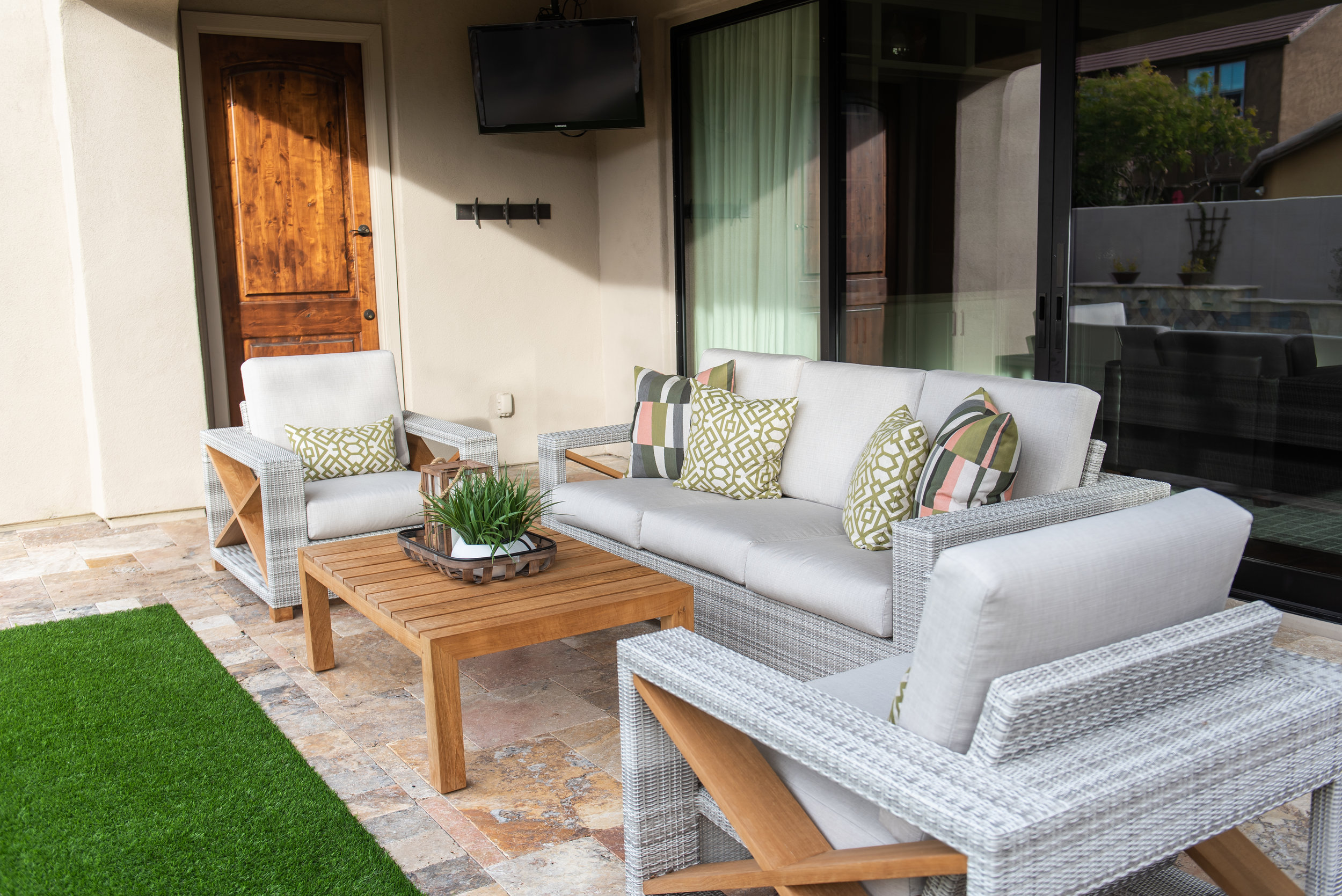 Backyard +patio +outdoor +furniture +pillows +coffeetable.jpg