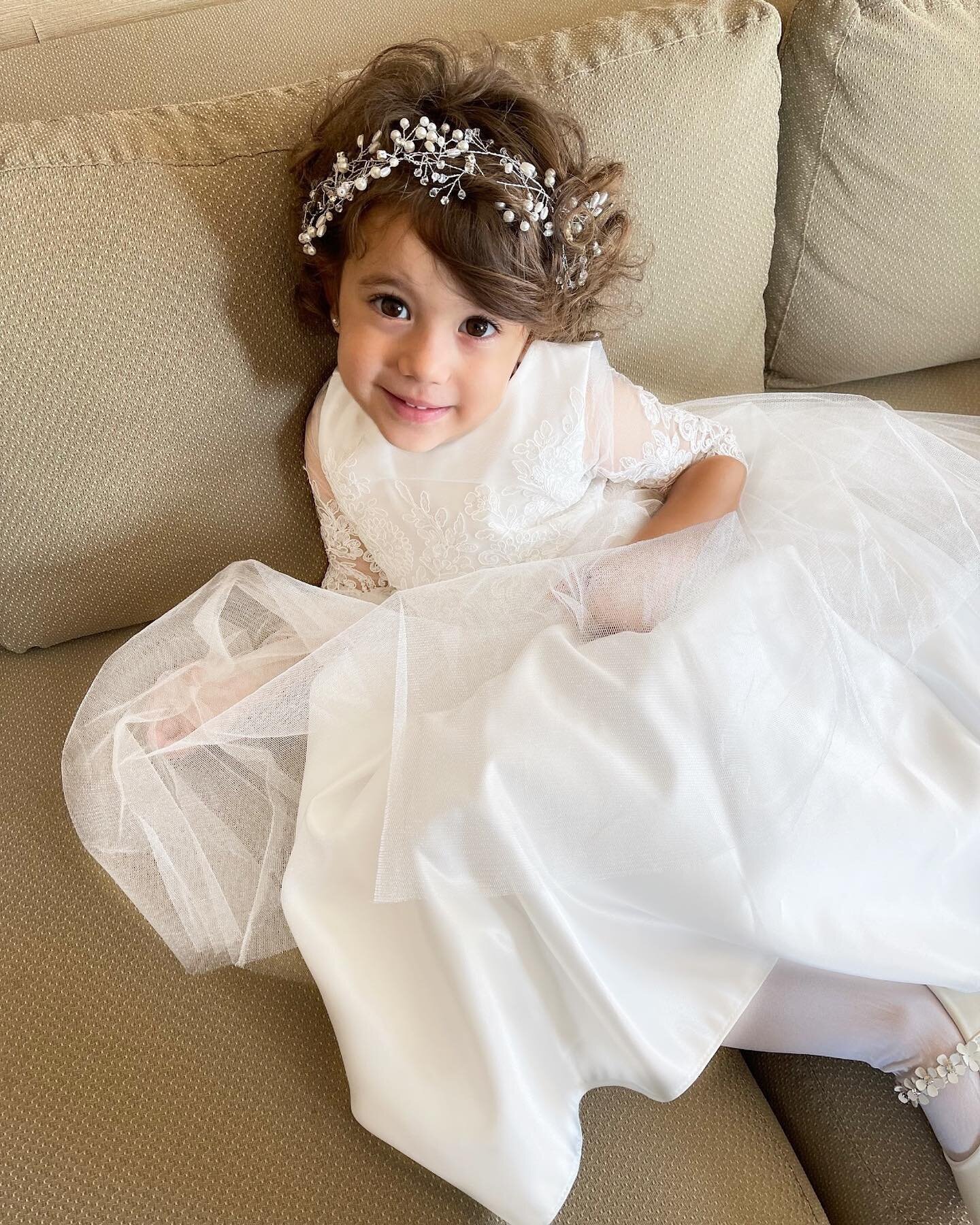 A stunning flower girl fit for a royal wedding 💐

Hair styled by Mika