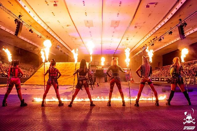 Massive shout out to my Flaming Sisters &amp; The Awesome MOD crew out in Vienna for the big one this weekend! Smash it as always!!!! @thefuelgirls @mastersofdirt #fuelgirls #mod2019 #mastersofdirt #Fire #Sfx