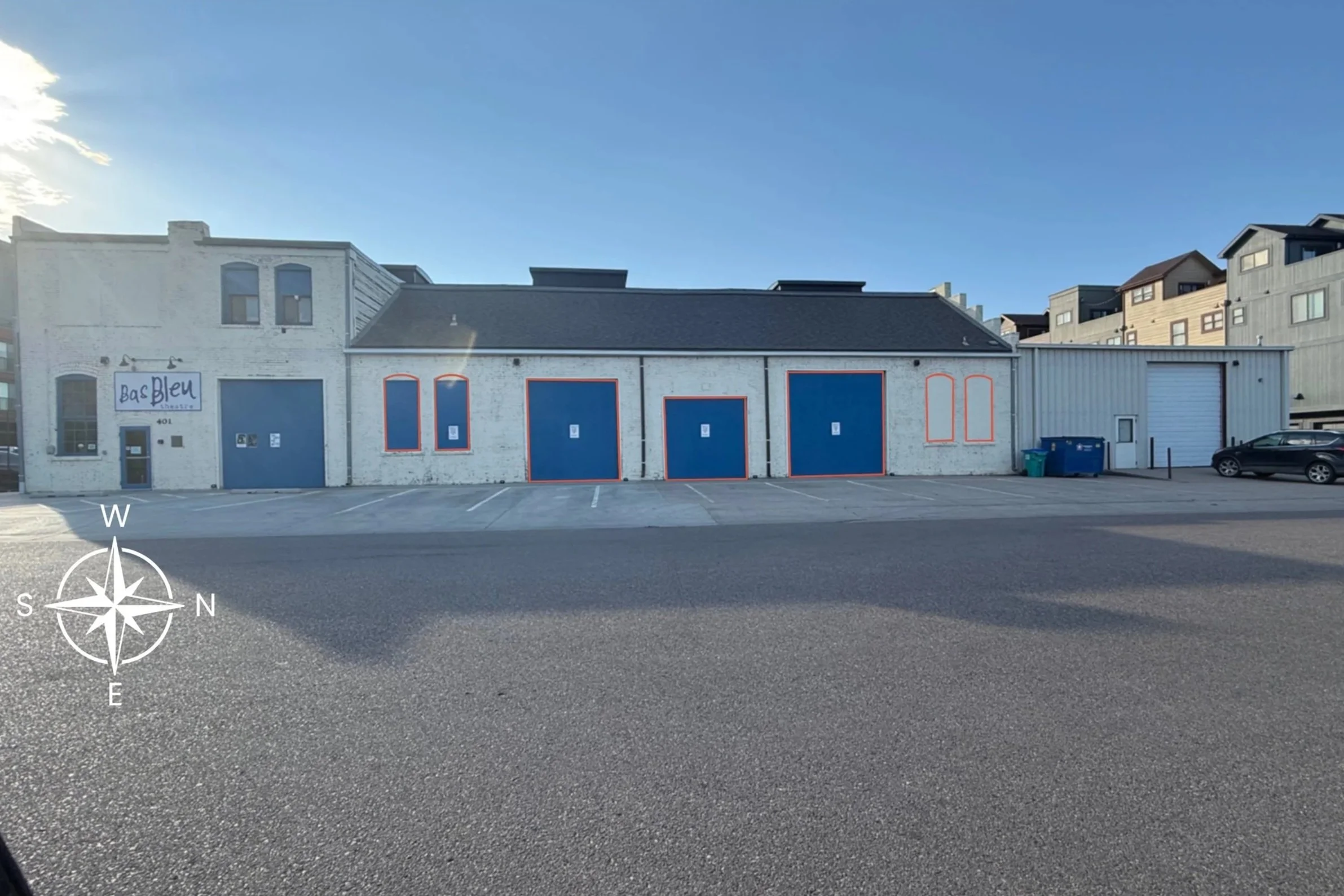 Photo of Bas Bleu with paintable surfaces outlined