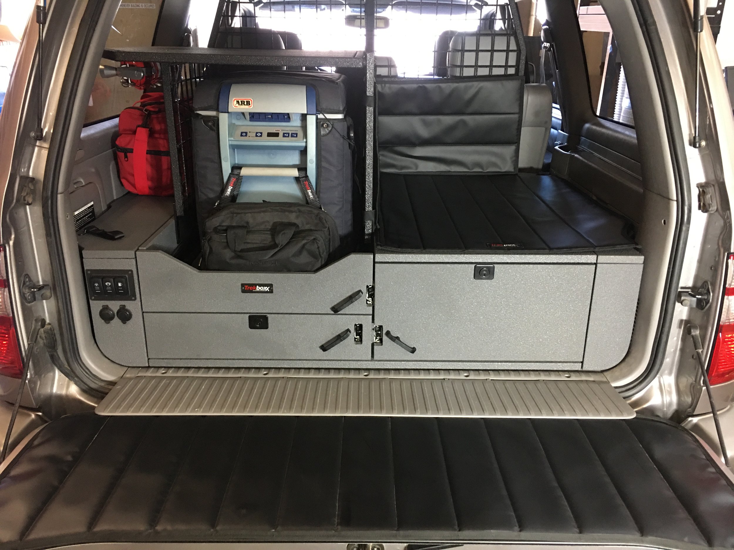 IG 100 padded tailgate cover and K-9 area.JPG
