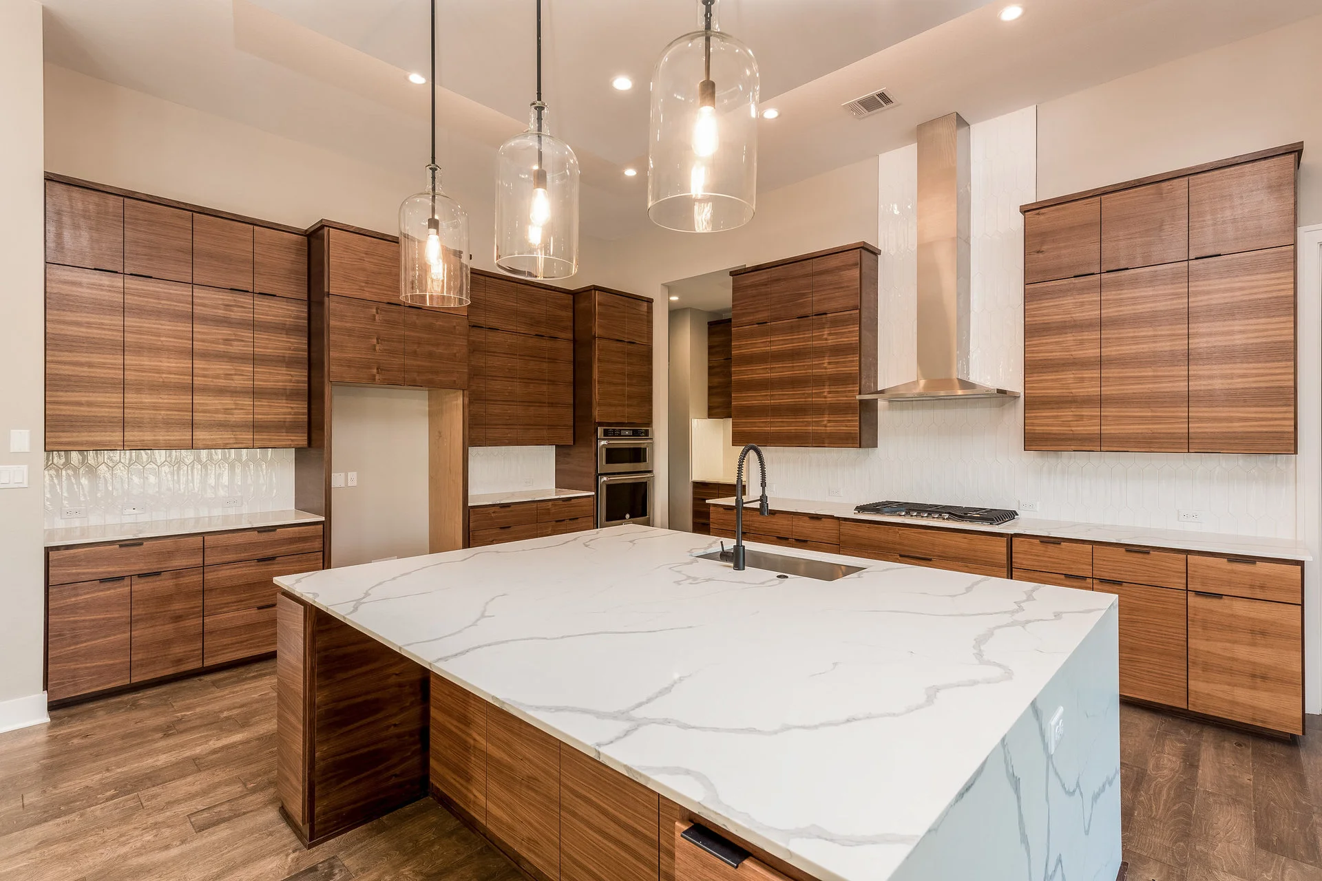 KITCHEN2.jpg