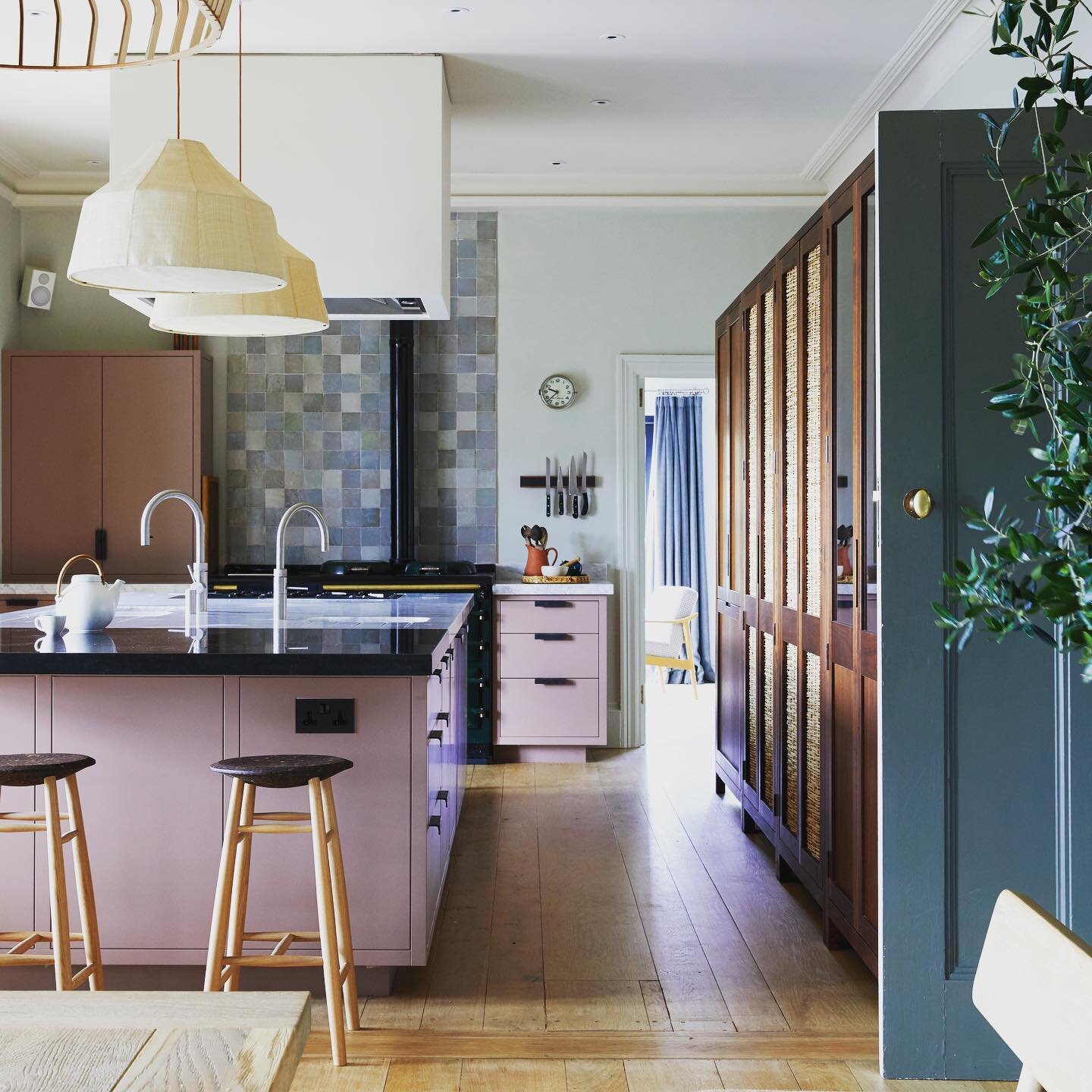 A kitchen to inspire, by interior design studio @fielddaystudio with tiles by @agnes.emery Emery et Cie - photography by @paul_massey for @homesandgardensuk