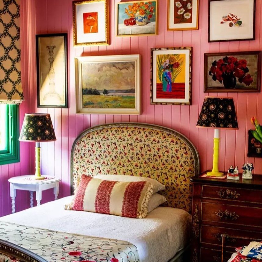 I have always loved interior designer @annaspirodesign for her joyful use of colour. This one has been on my moodboard for my little girls rooms for a while now. We are definitely going to take inspiration from @soanebritain window blind with bright 