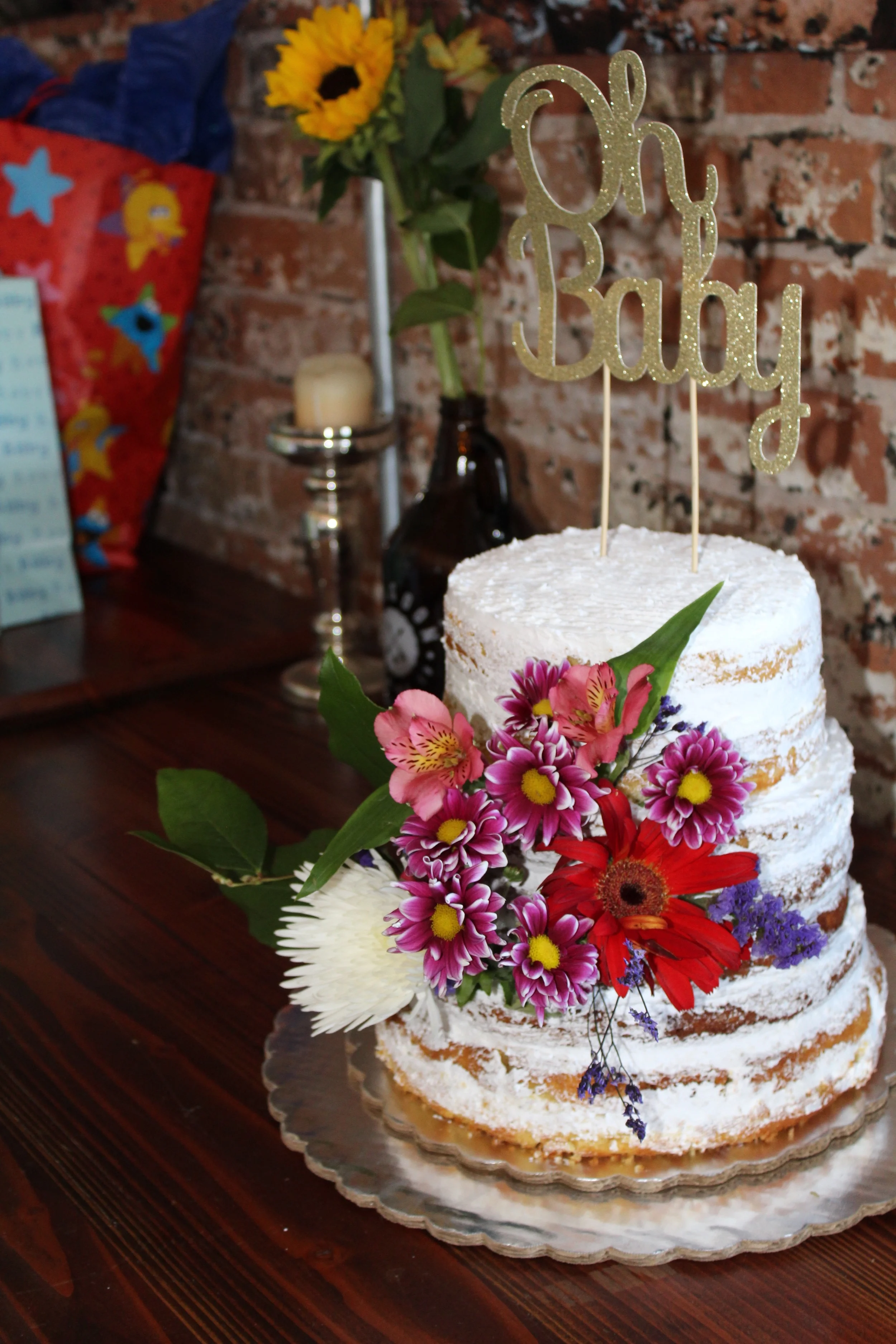 Piña colada filled naked cake