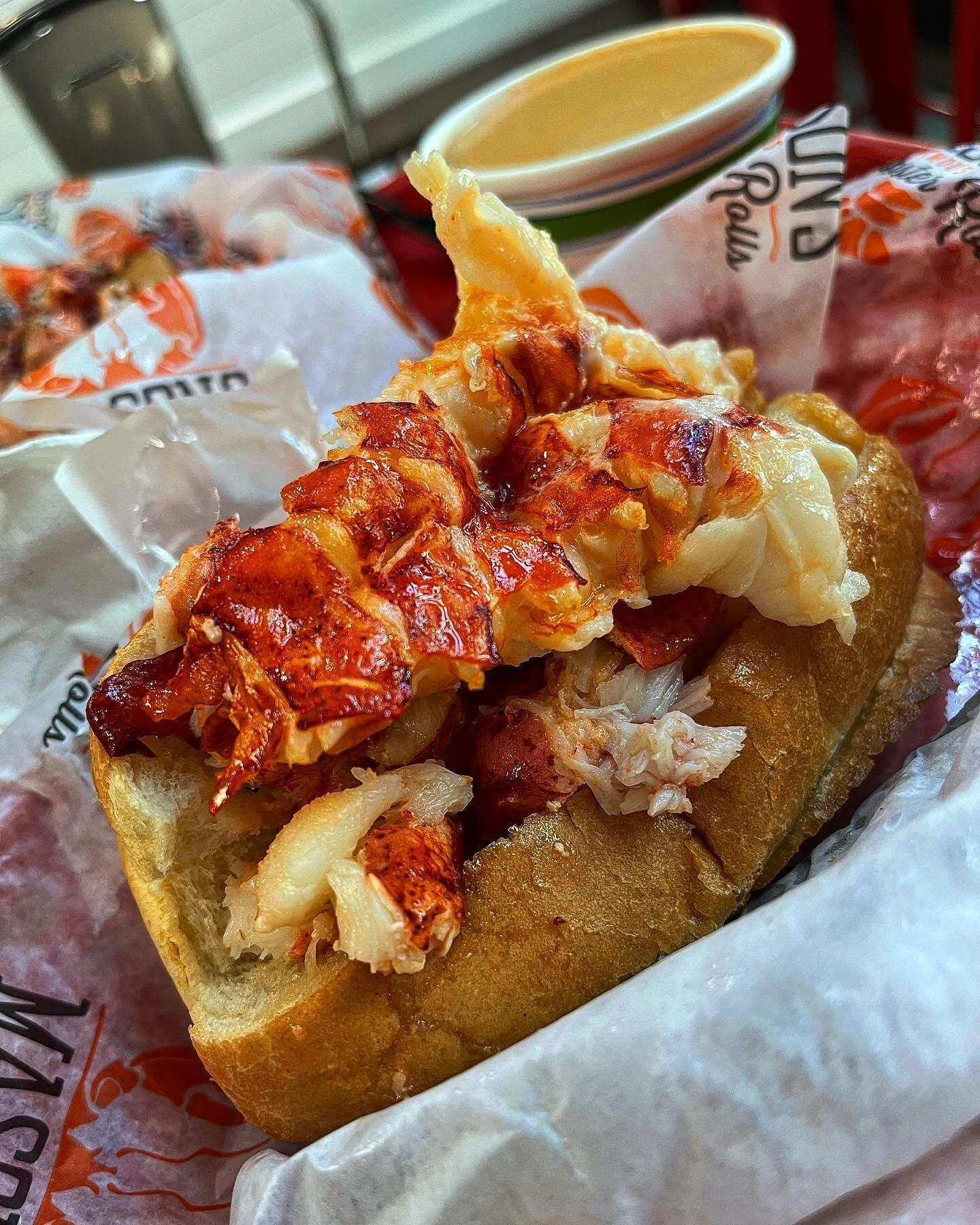 How to make me happy: 

1. Feed me Lobster 🦞