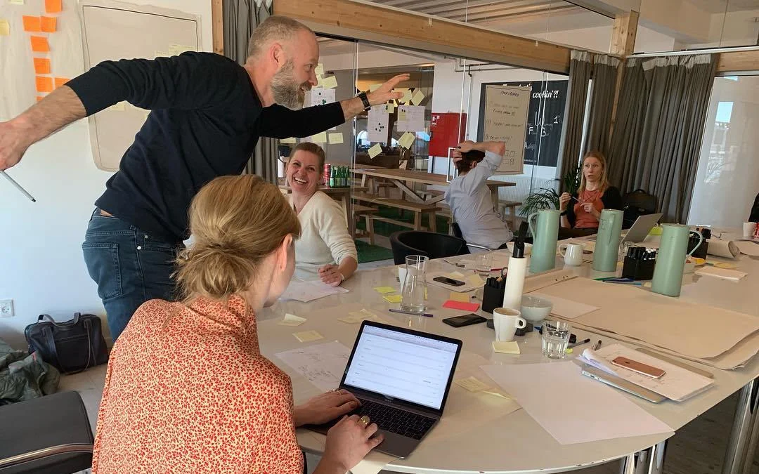 “Udviklingen er vild - fra forvirring og usikkerhed til klarhed og retning. :-)” Mikkel Barker, ejer, MAKKER Play