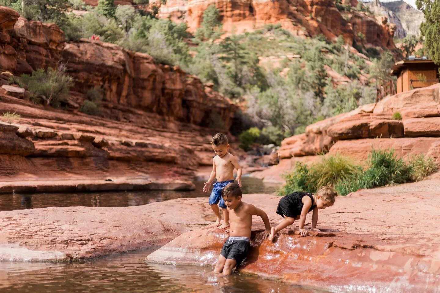 What&rsquo;s your ideal backdrop? Are you a city or nature person? Do you like photos that kick you into adventure mode or maybe you like up close &amp; personal photos that evoke emotion? What about spring vs fall for photo time? I&rsquo;d love to h