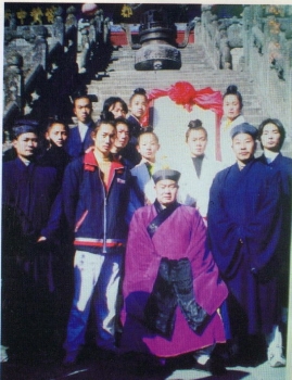 Master Wang Guang De 王光德 (center), Master Zhong Yun Long 钟云龙 (right)