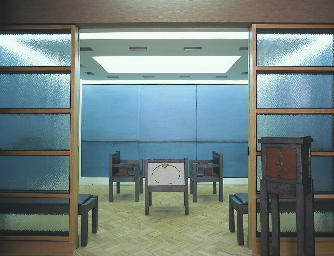 Tobi%20Kahn_EMET_2002,%20Meditative%20Space%20Installation;%20Nine%20panels,%20acrylic%20on%20canvas%20over%20wood,%20three%20chairs,%20four%20benches%20and%20one%20bookstand,%20acrylic%20on%20wood.jpg