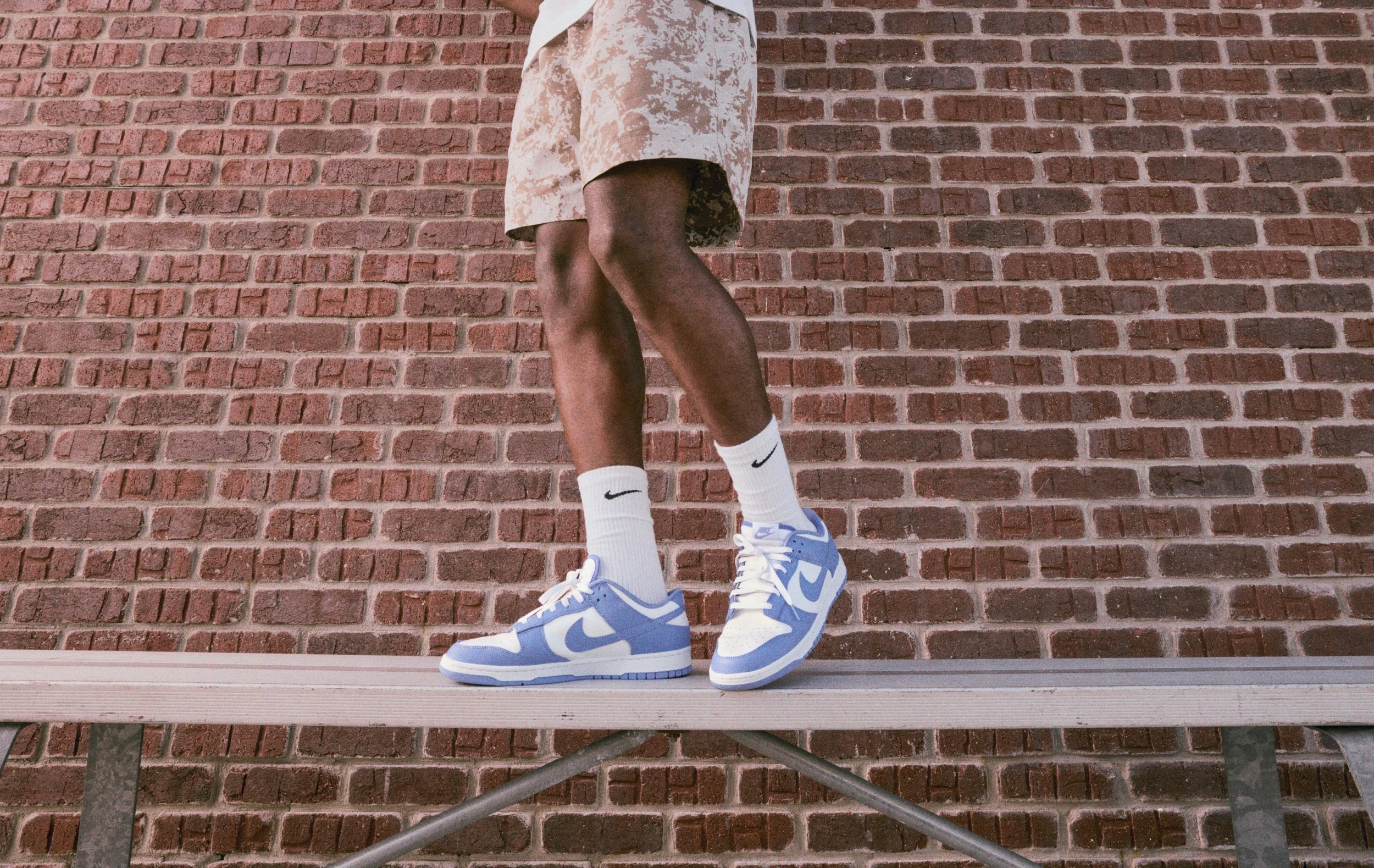 HO23_BB16Wks_NA_UNCdunk_TJ_BrickWall_Bleacher_0280_04.jpg