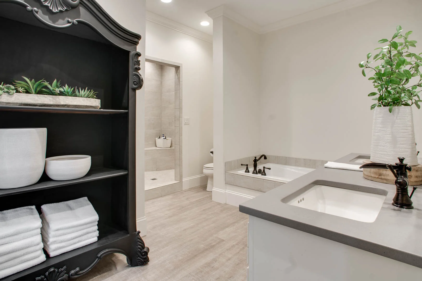 Real Estate Photography Battleground WA Bathroom Tub.jpg